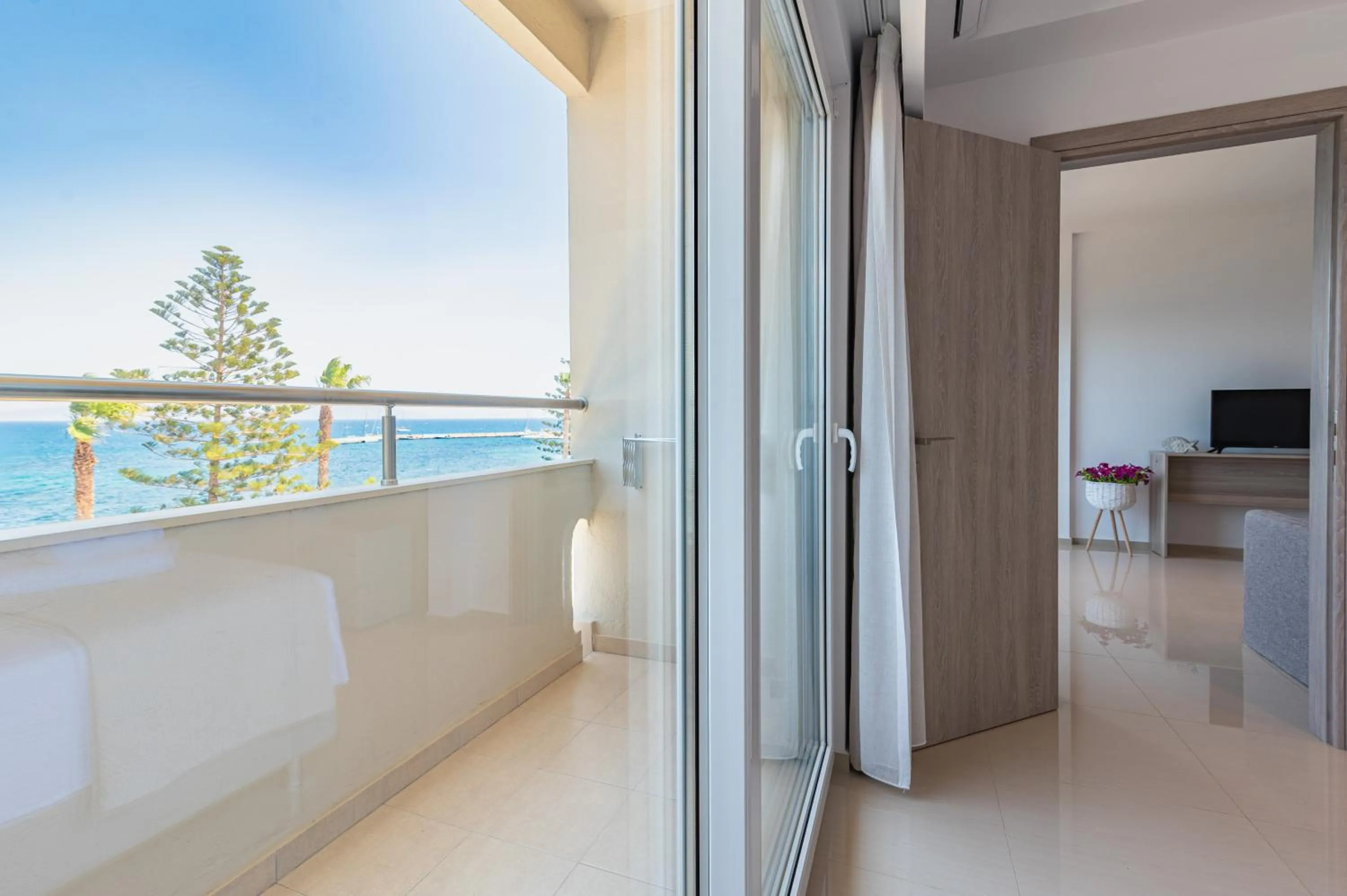 Balcony/Terrace, Bed in Orpheus Studios