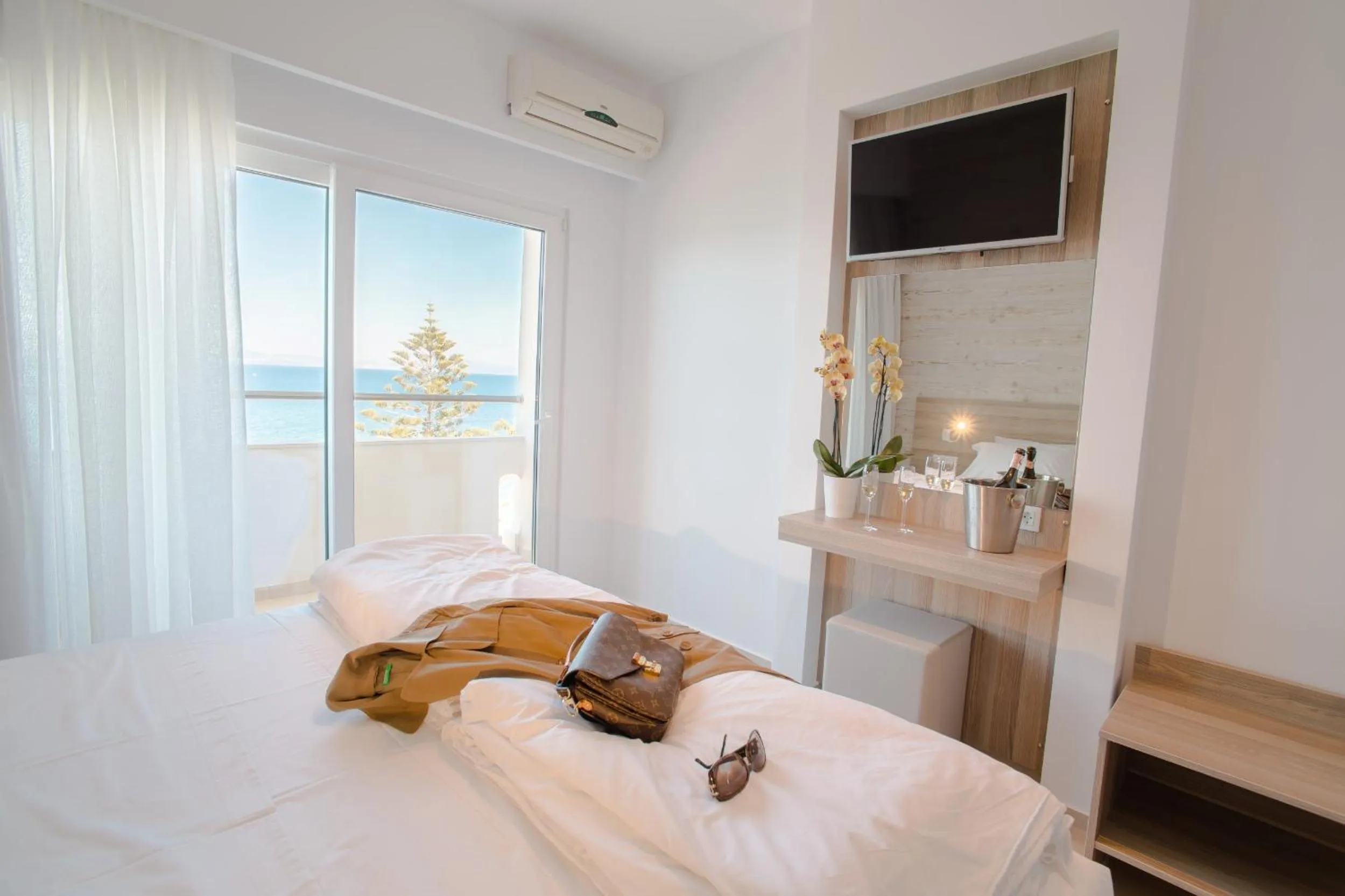 Balcony/Terrace, Bed in Orpheus Studios