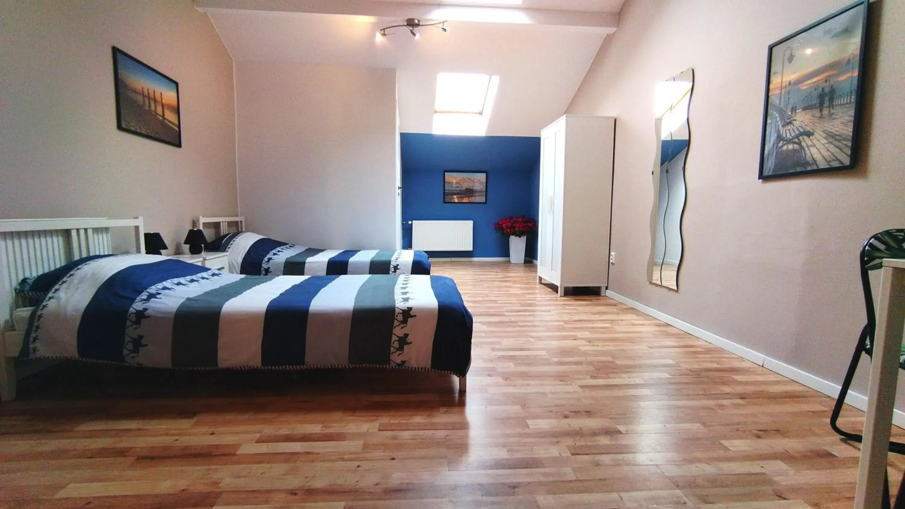 Triple Room with Bathroom in Smart Stay Hostel Gdynia Triple Room with Bathroom in Smart Stay Hostel Gdynia