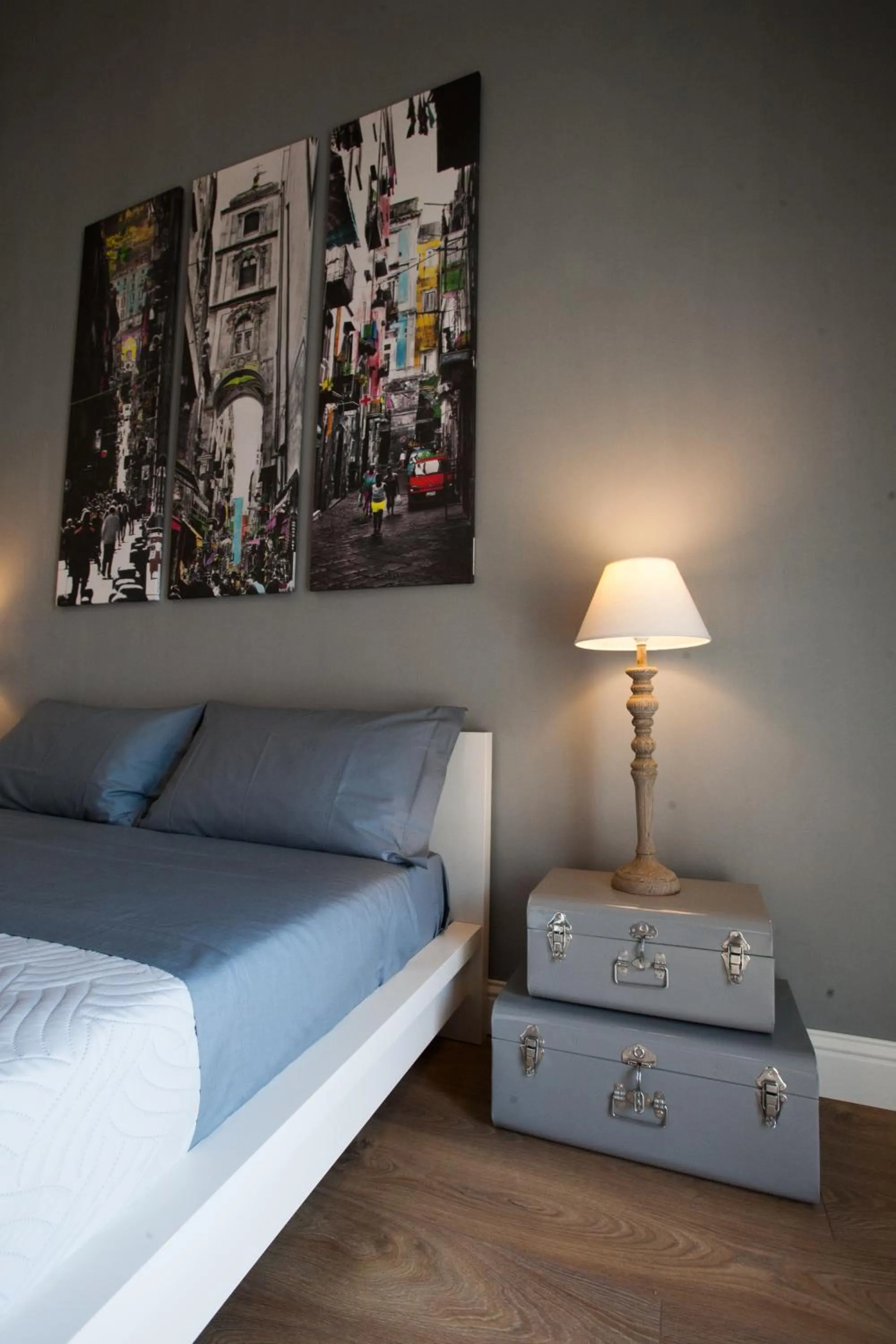 Largo Donnaregina Home