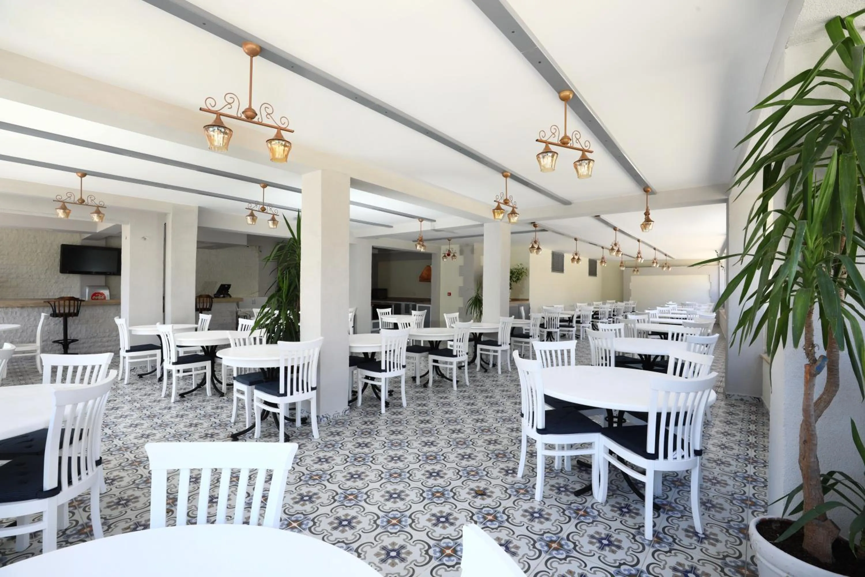 Restaurant/places to eat in Summer Garden Suites Beach Hotel