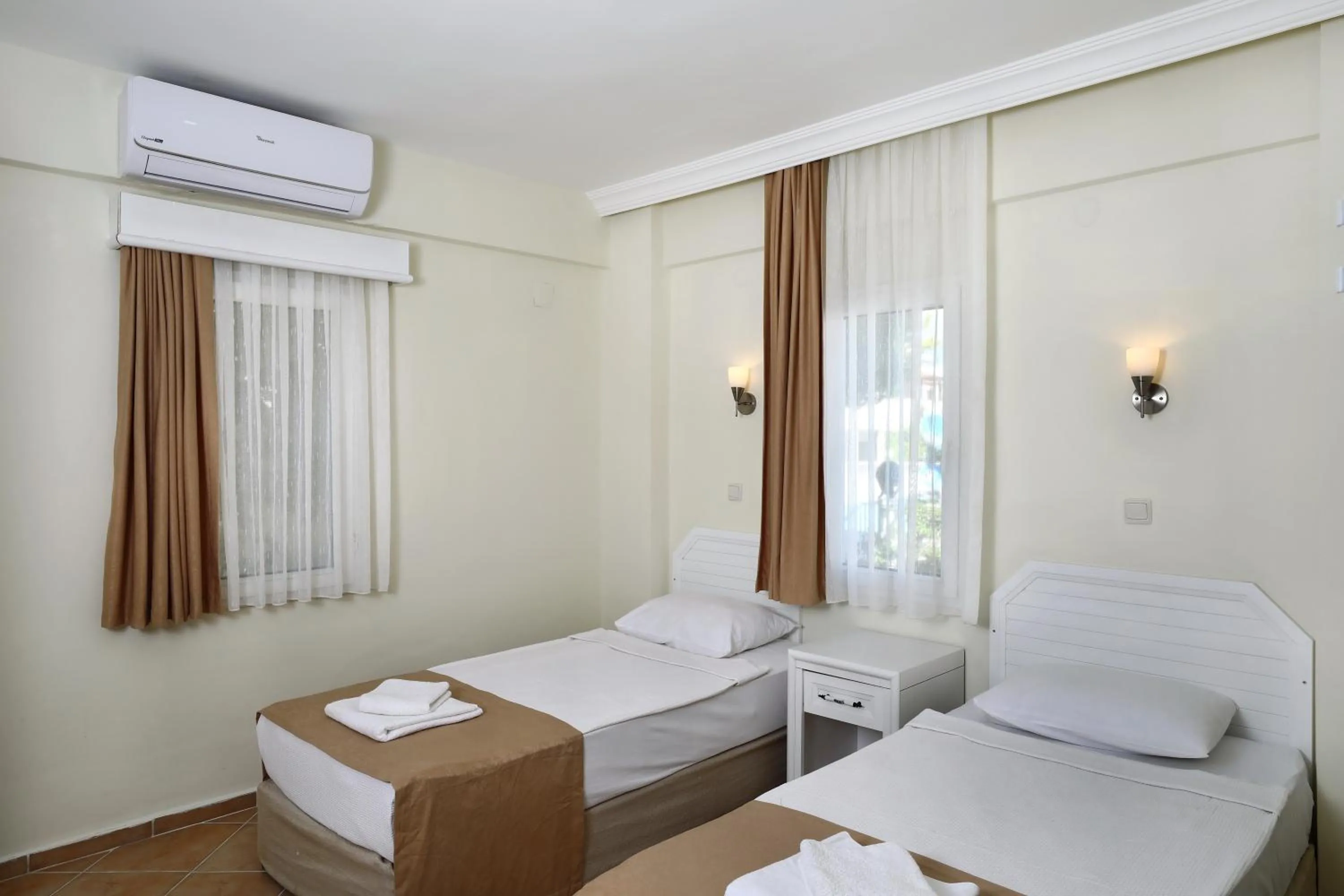 Bed in Summer Garden Suites Beach Hotel