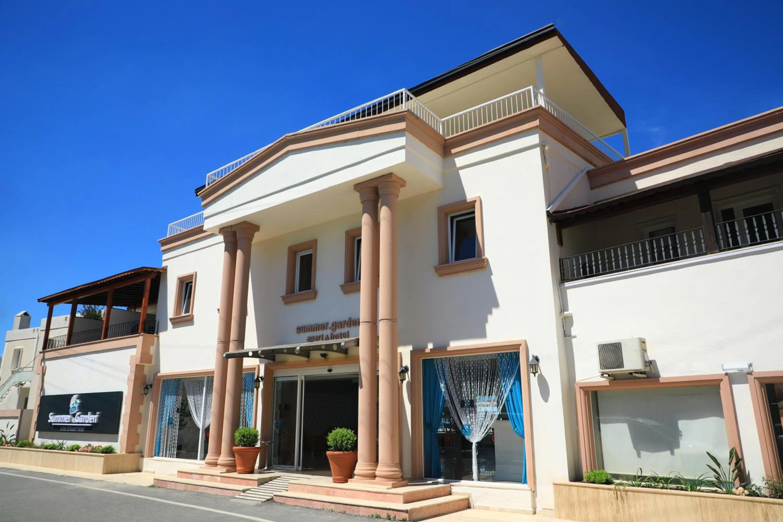 Property building in Summer Garden Suites Beach Hotel
