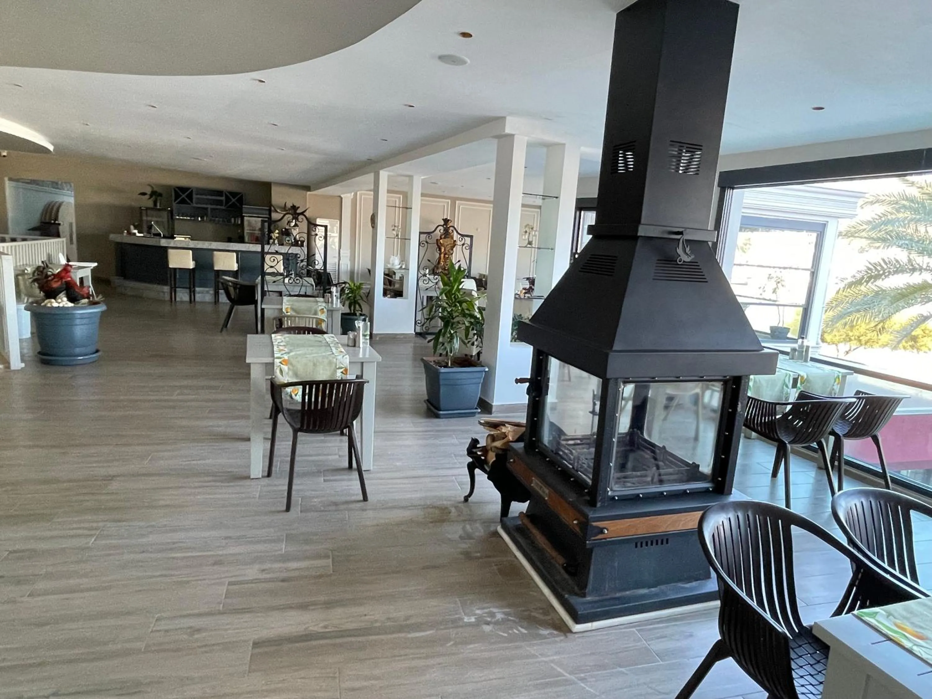 Restaurant/places to eat in Ata Park Hotel