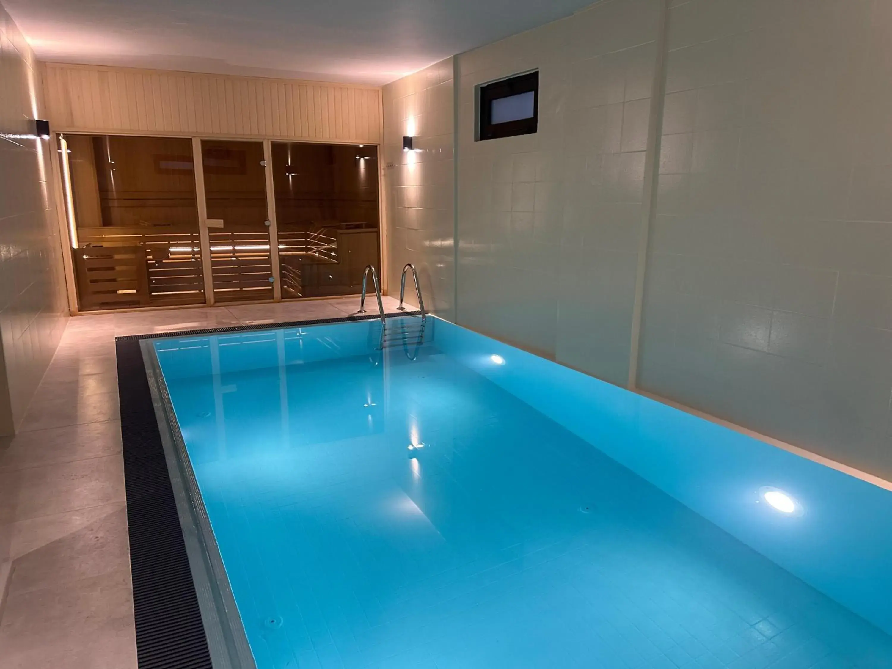 Swimming pool in Ata Park Hotel Swimming pool in Ata Park Hotel