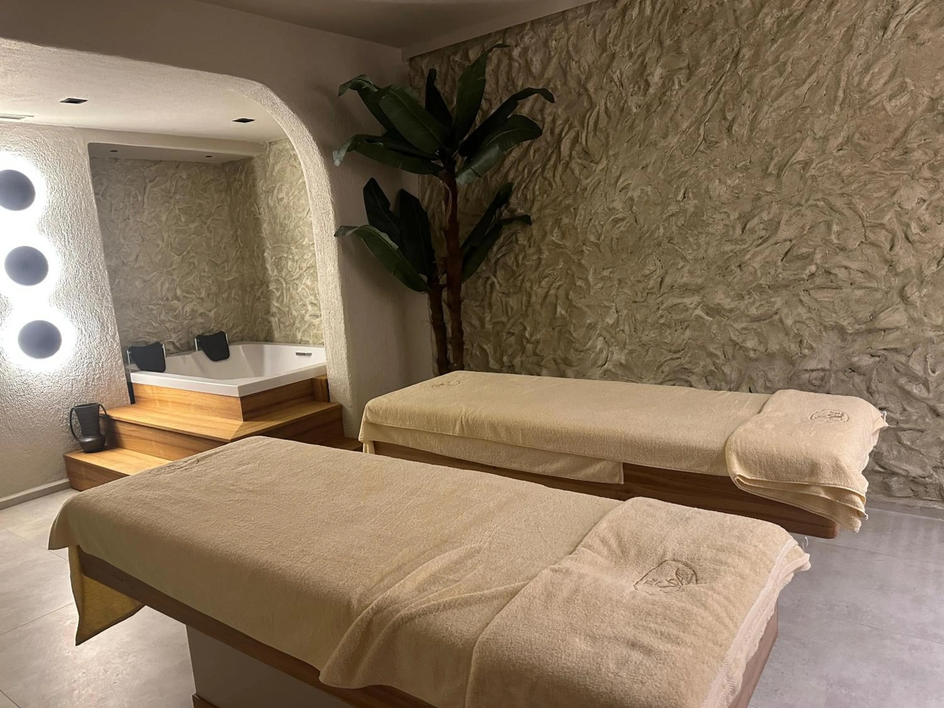 Massage, Bed in Ata Park Hotel