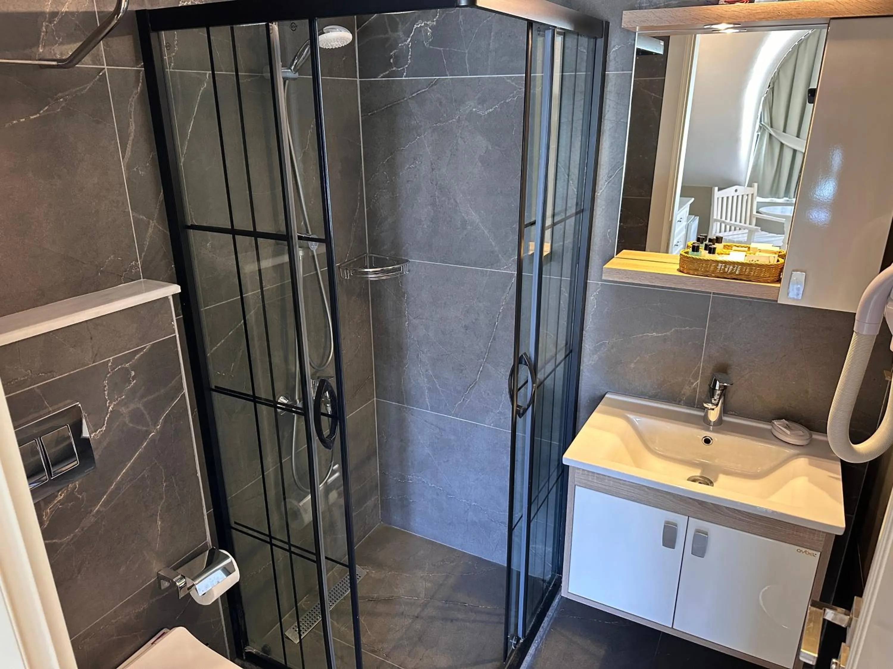 Shower in Ata Park Hotel