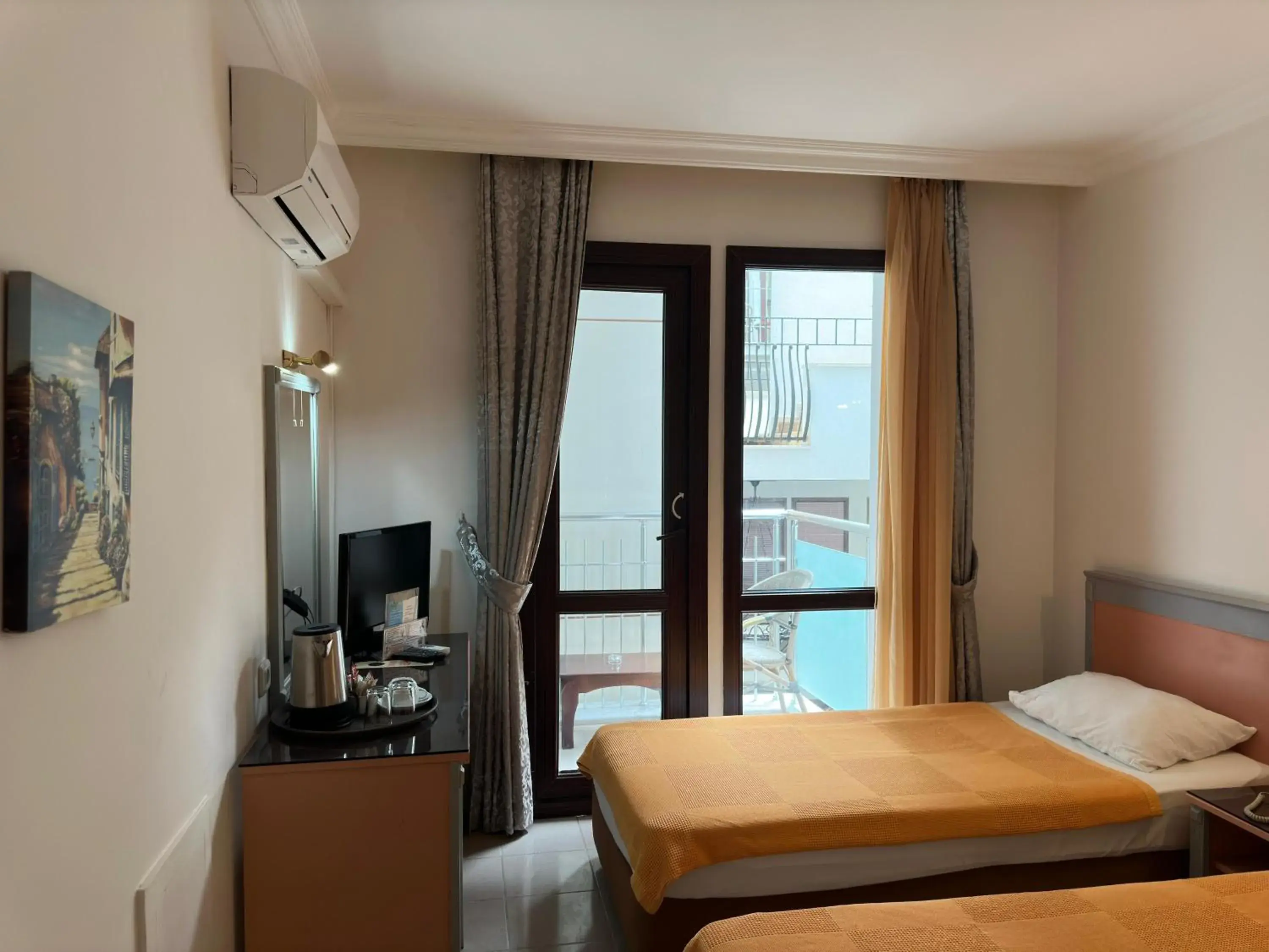 Inner courtyard view, Bed in Ata Park Hotel Inner courtyard view, Bed in Ata Park Hotel