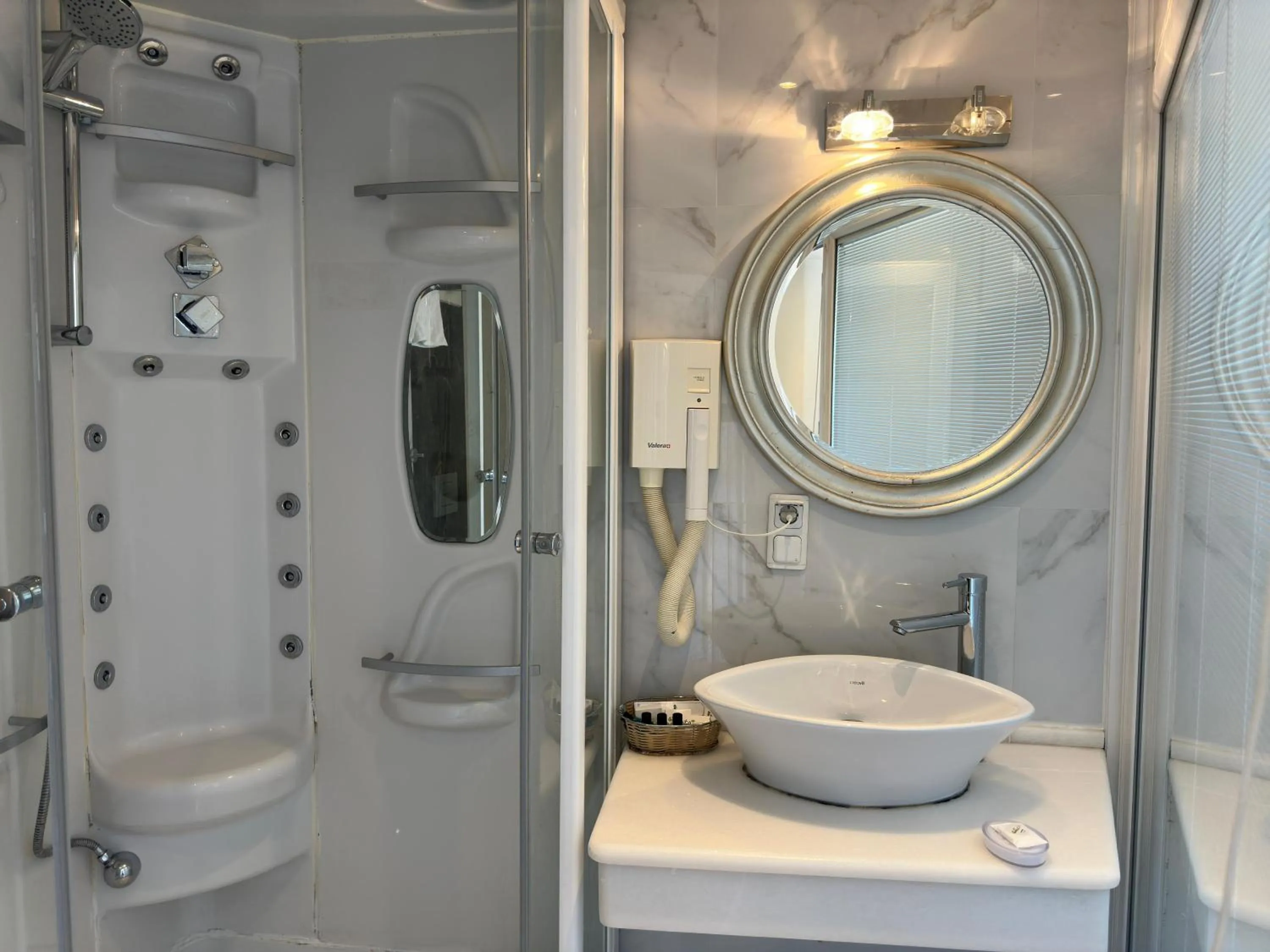 Bathroom in Ata Park Hotel