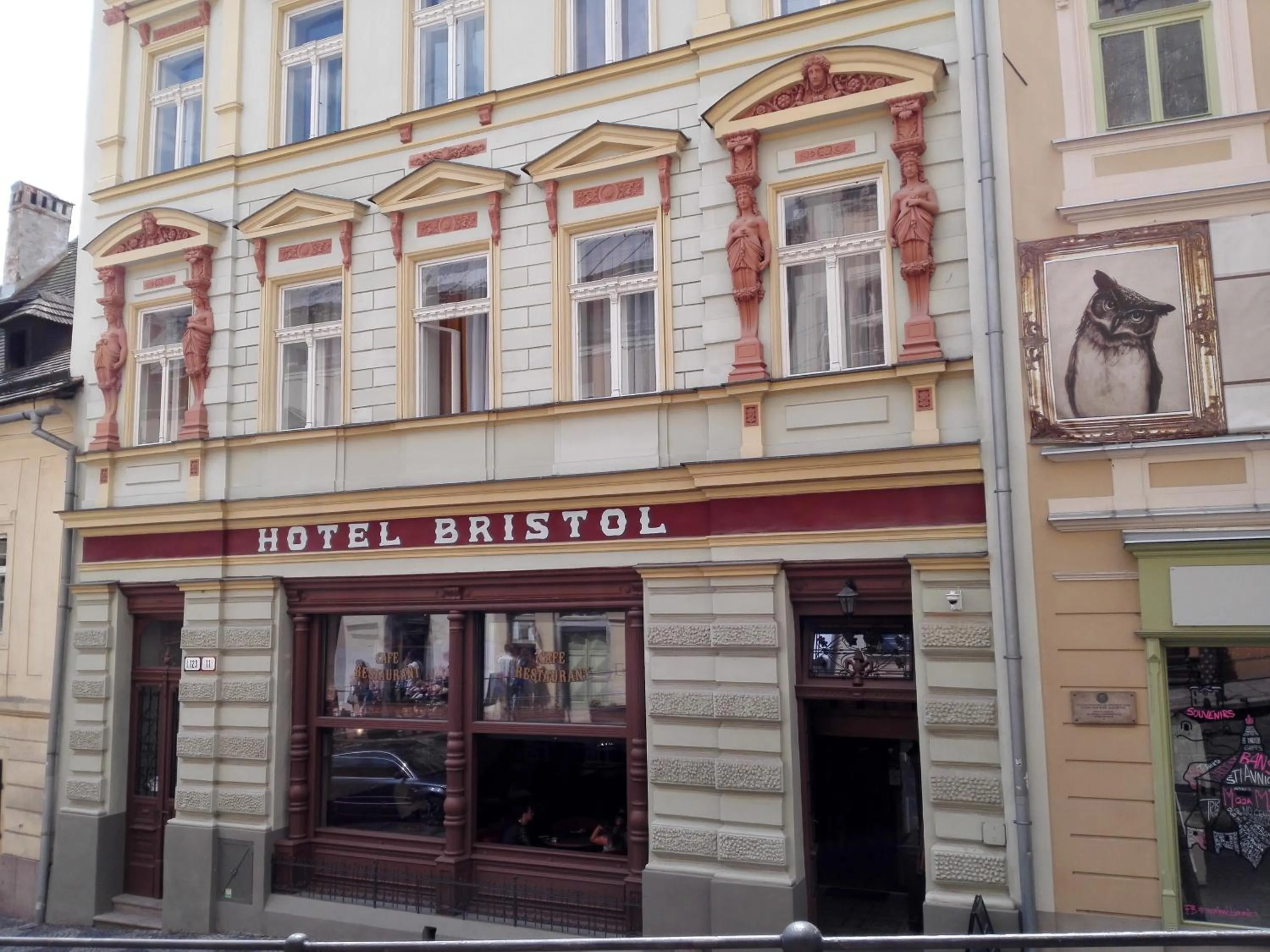 Facade/entrance in Hotel Bristol