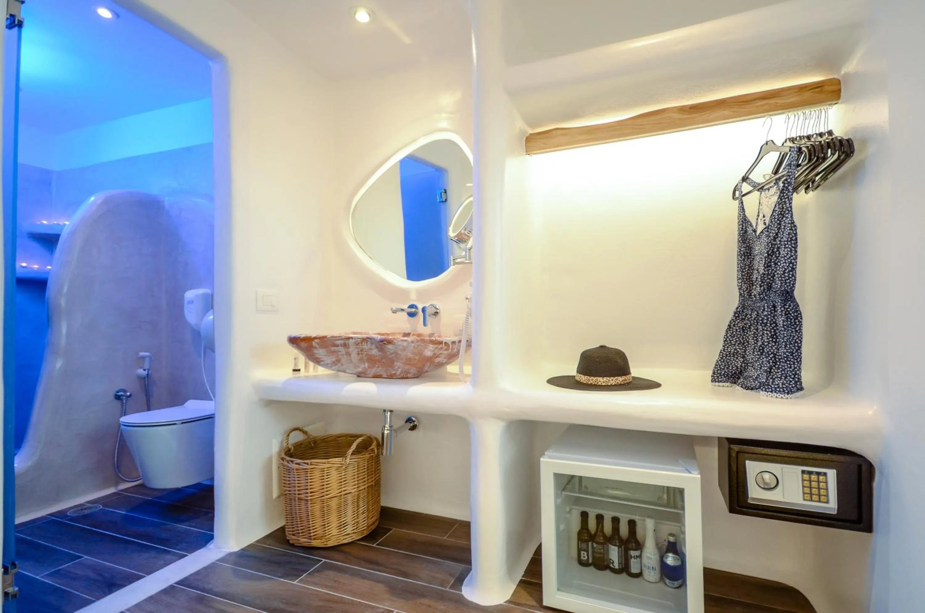 Naxos Island Escape Suites
