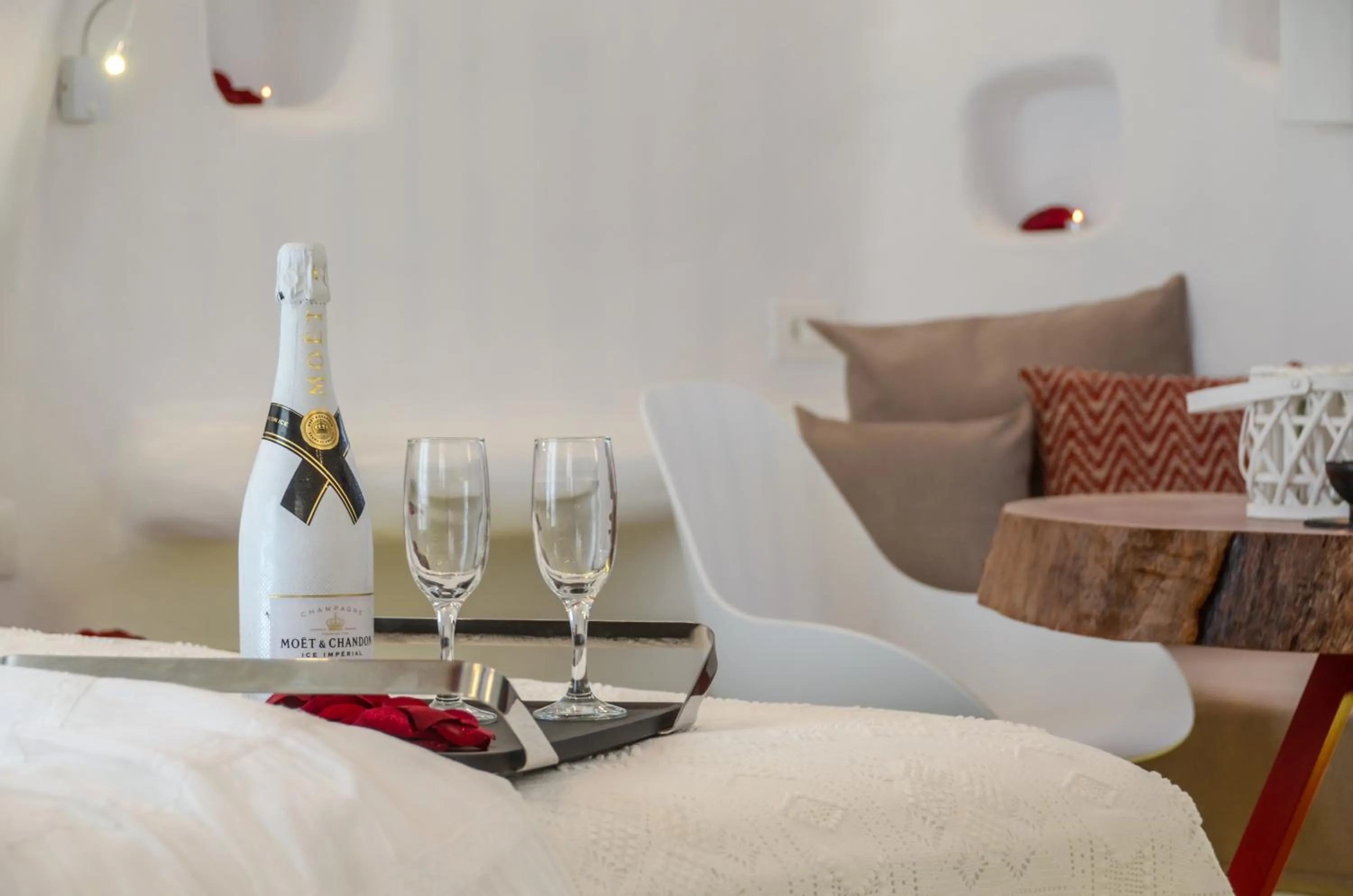 Alcoholic drinks, Bed in Naxos Island Escape Suites