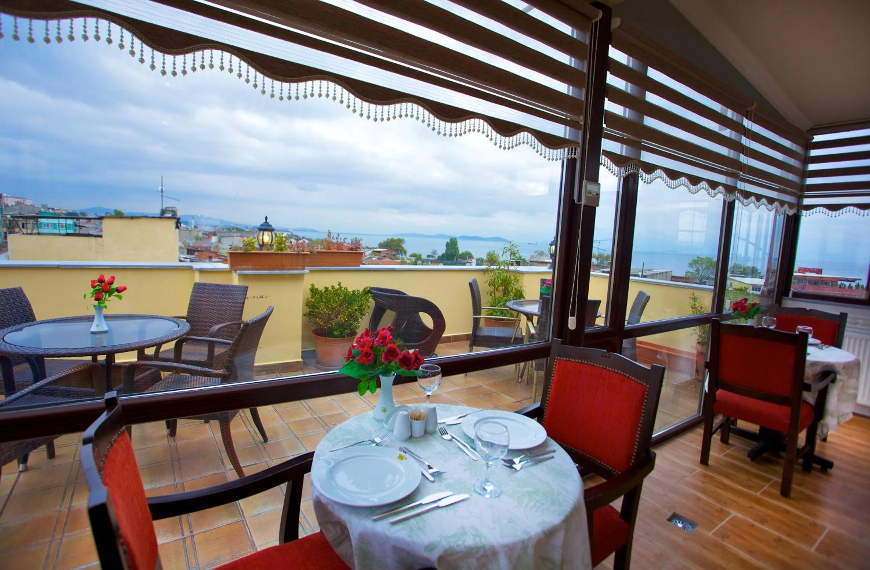 Restaurant/places to eat in Amber Hotel & Spa