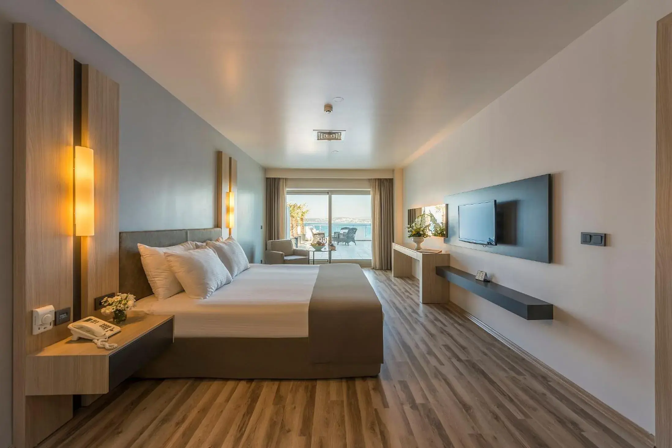 Balcony/Terrace, Bed in Altin Yunus Hotel & SPA - Çeşme Balcony/Terrace, Bed in Altin Yunus Hotel & SPA - Çeşme