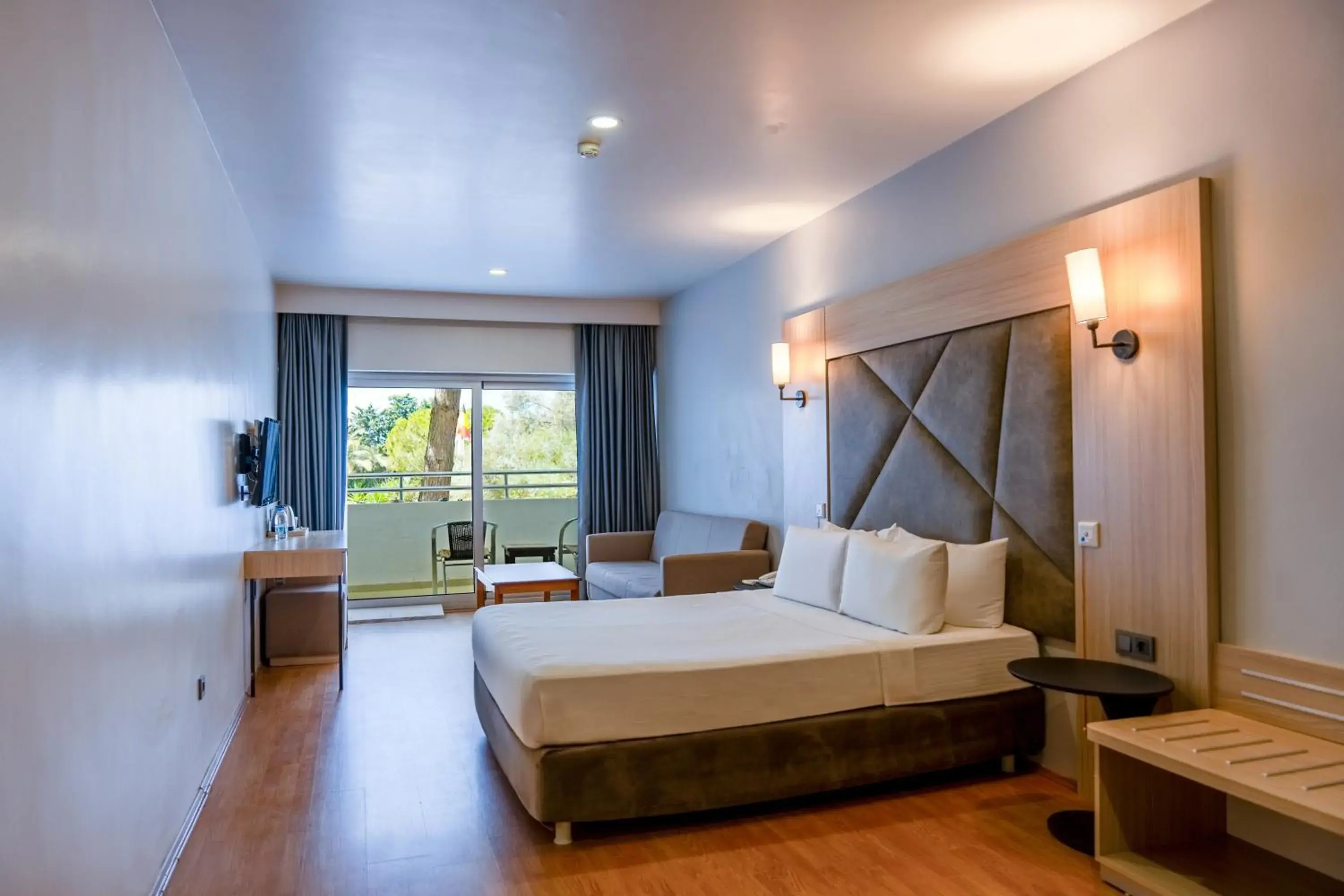 TV and multimedia, Bed in Altin Yunus Hotel & SPA - Çeşme TV and multimedia, Bed in Altin Yunus Hotel & SPA - Çeşme