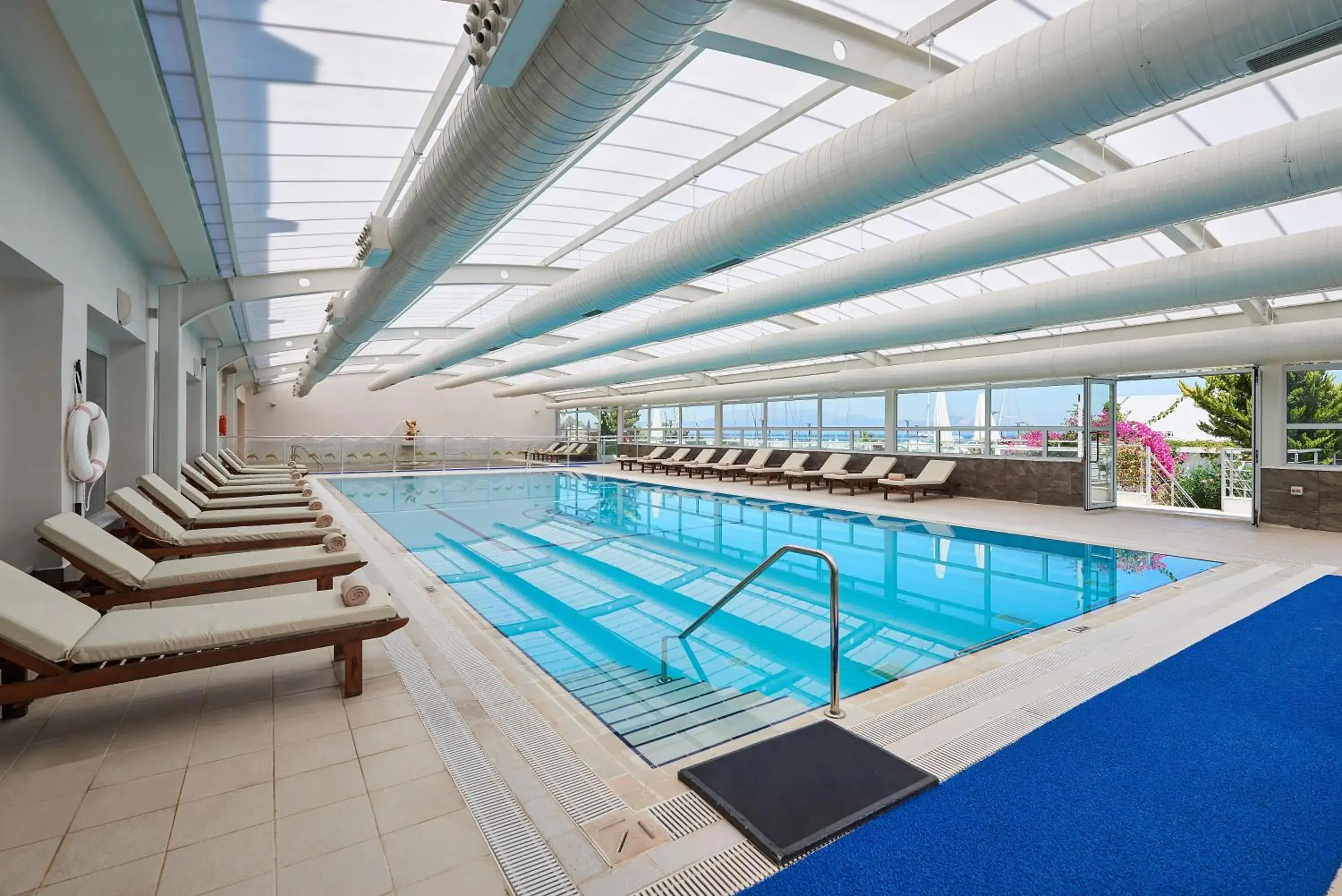 Swimming pool in Altin Yunus Hotel & SPA - Çeşme Swimming pool in Altin Yunus Hotel & SPA - Çeşme