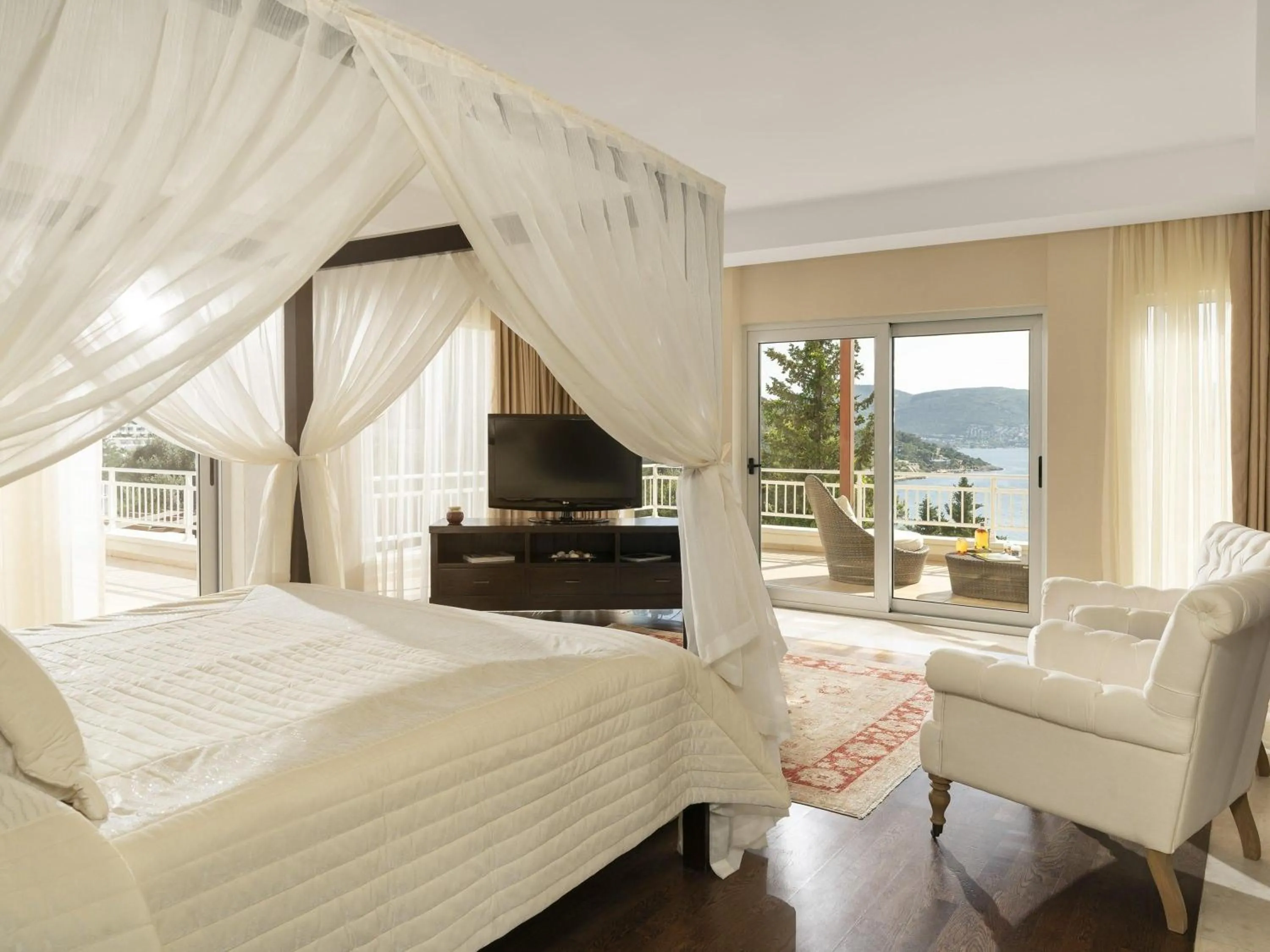 Bedroom, Bed in Rixos Premium Bodrum