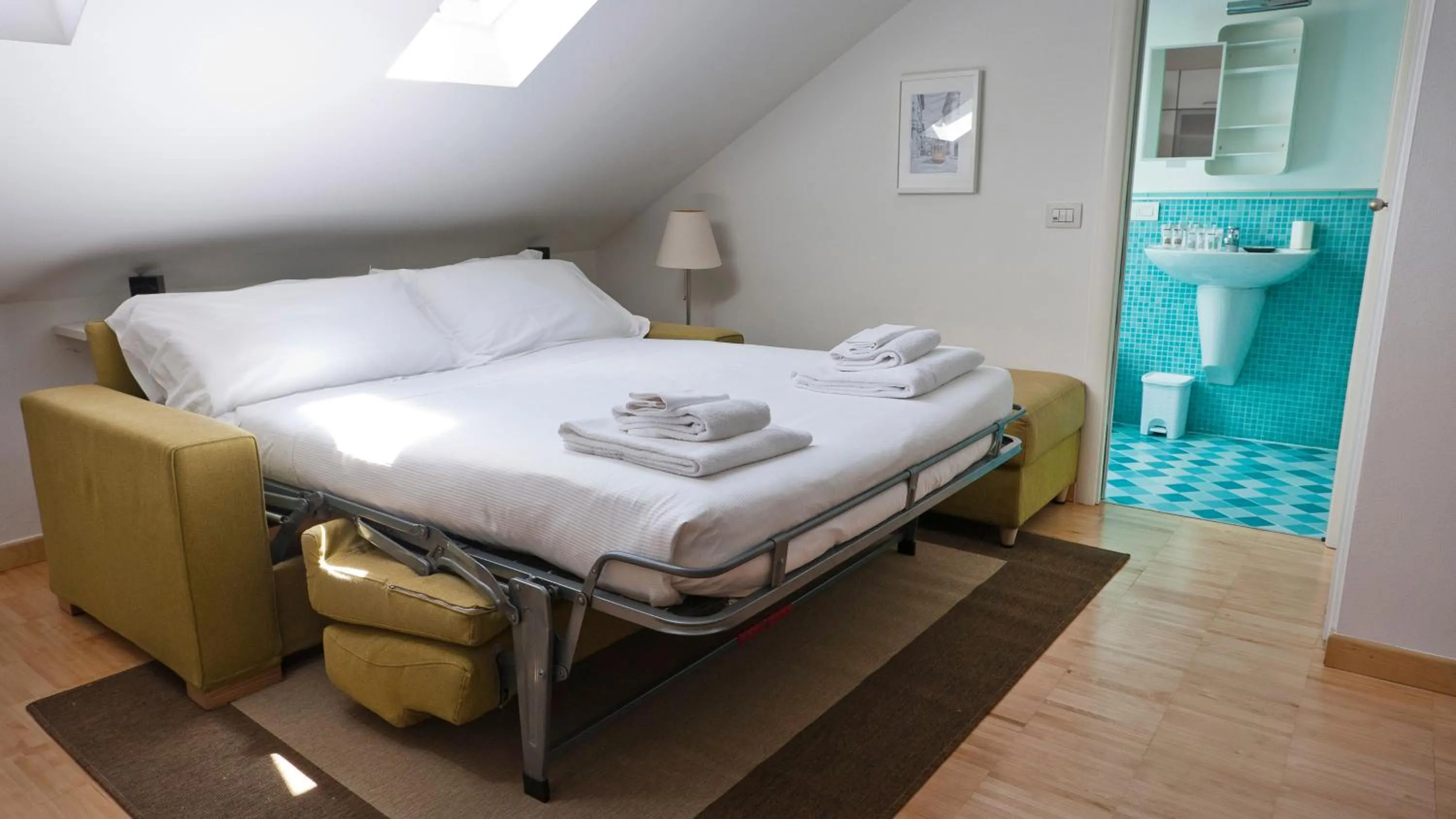 Photo of the whole room, Bed in Italianway Easy - Alessi 10