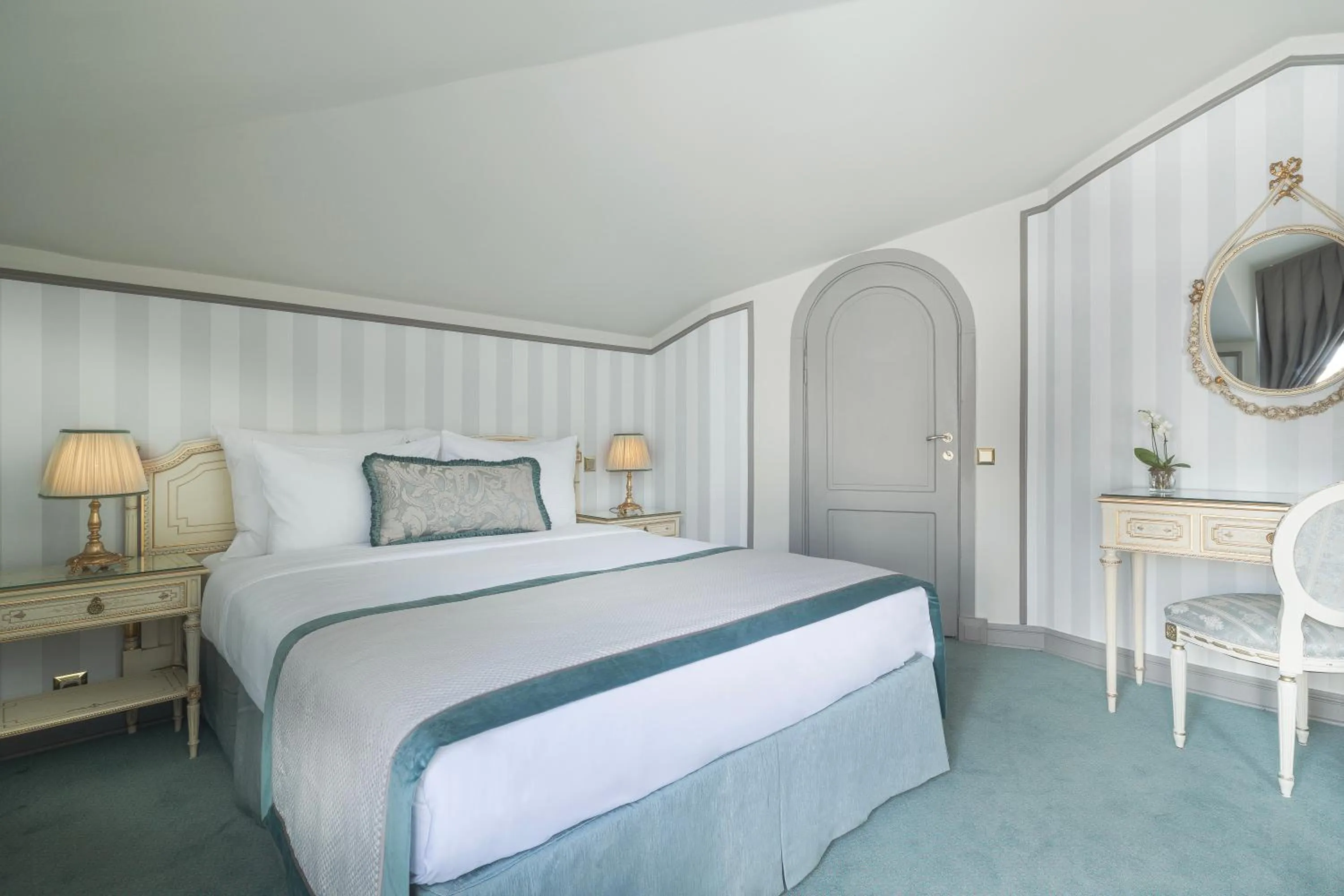 Photo of the whole room, Bed in Bosphorus Palace Hotel