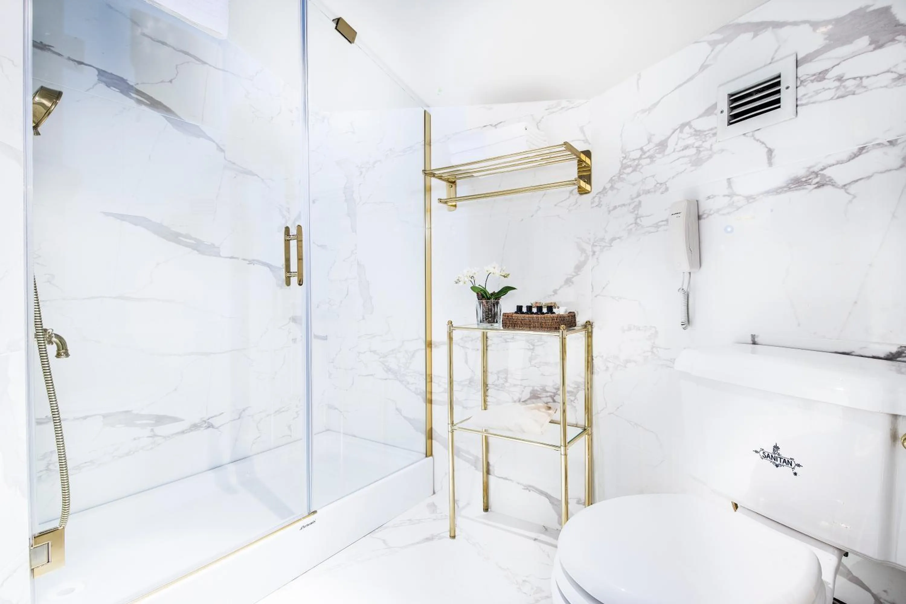 Shower, Bed in Bosphorus Palace Hotel