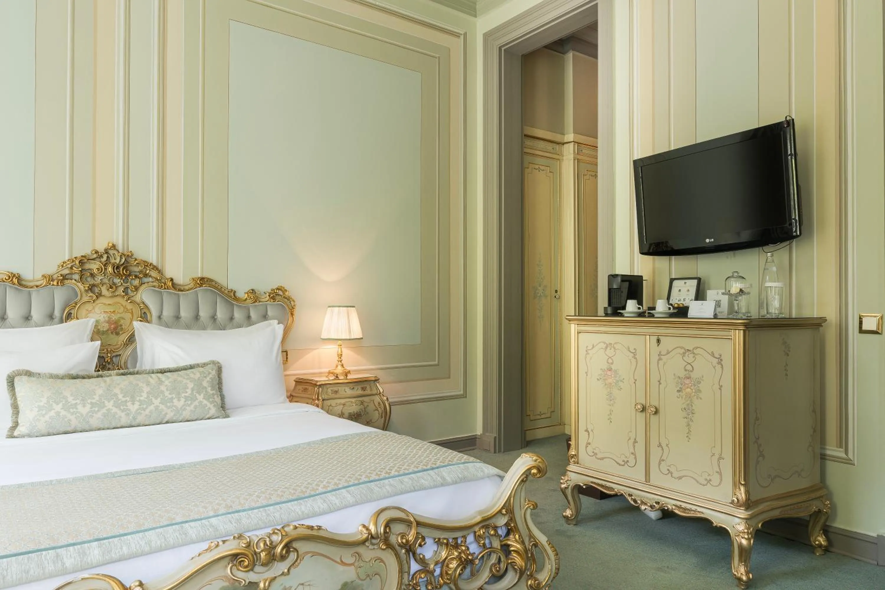 Bed in Bosphorus Palace Hotel