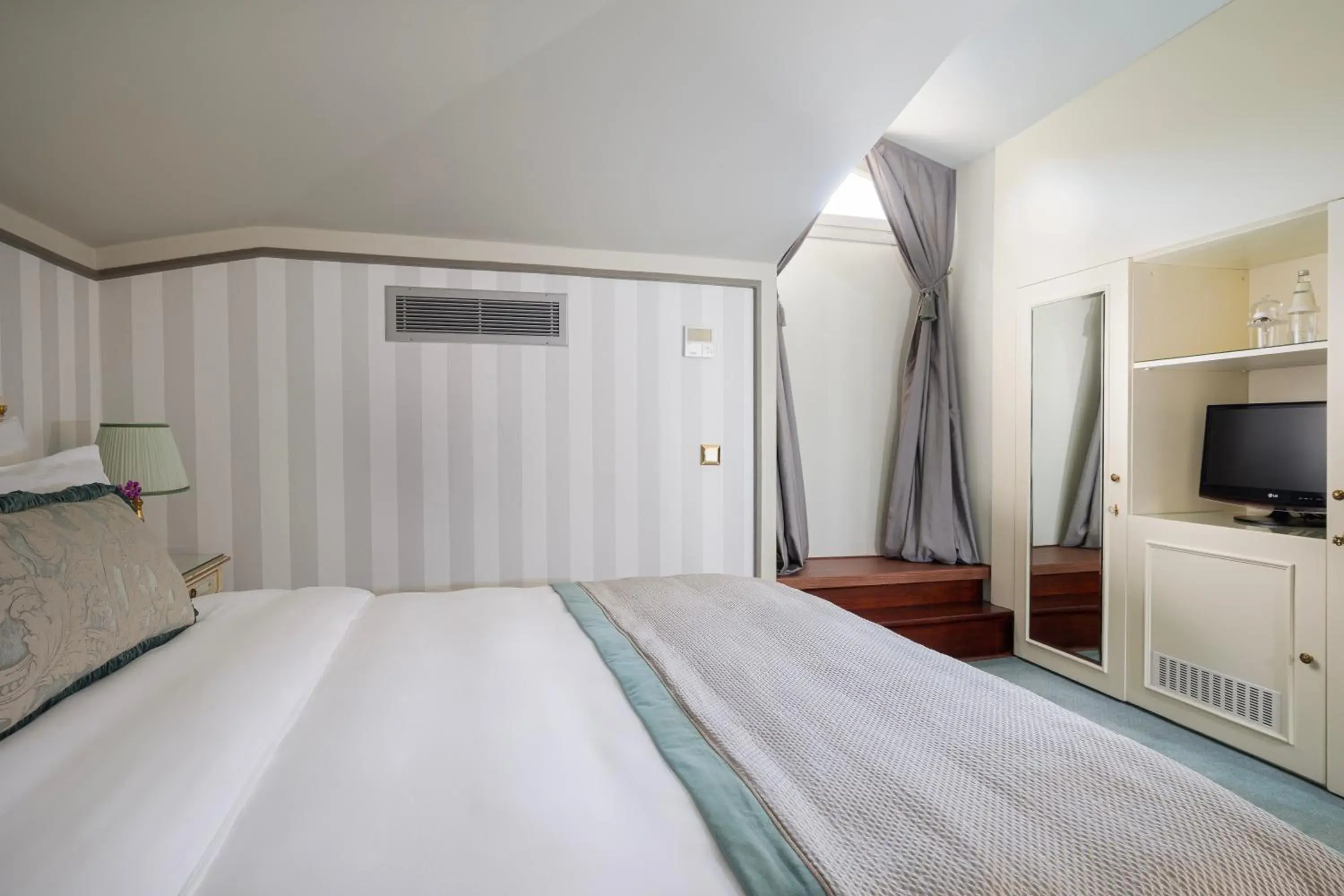 Standard Double Room in Bosphorus Palace Hotel Standard Double Room in Bosphorus Palace Hotel