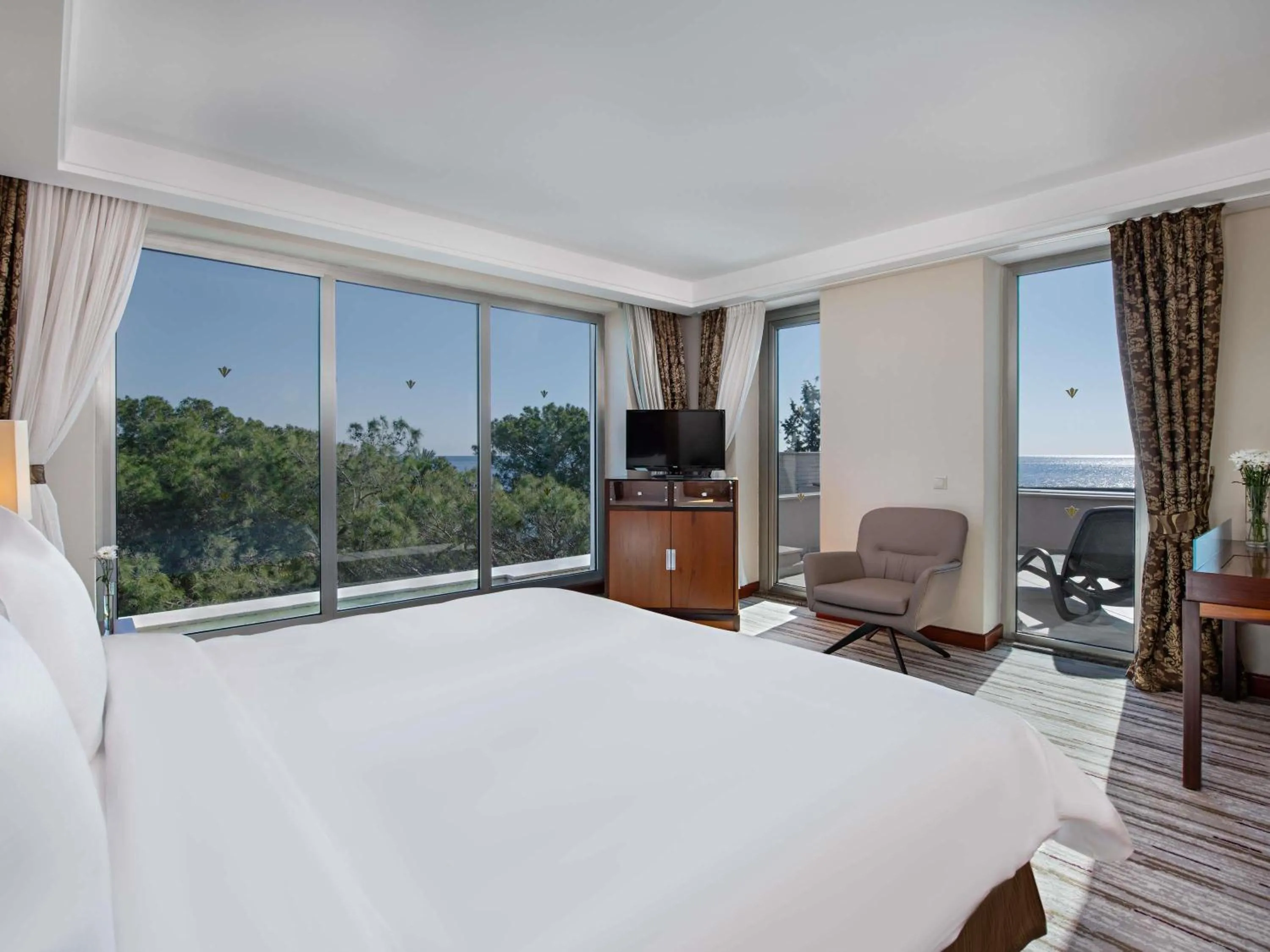 Bedroom, Bed in Rixos Sungate - The Land of Legends Access