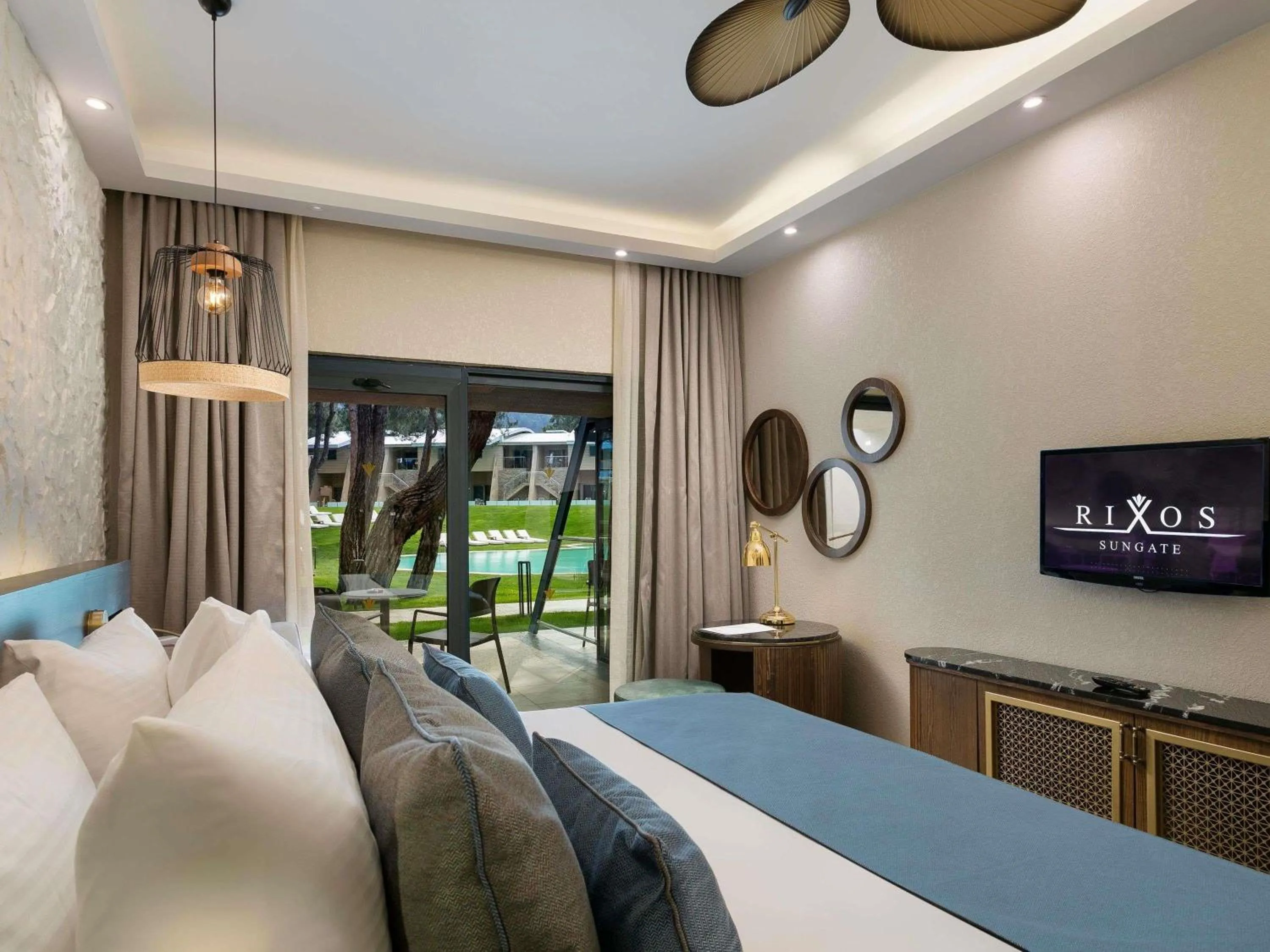 Bedroom, Bed in Rixos Sungate - The Land of Legends Access