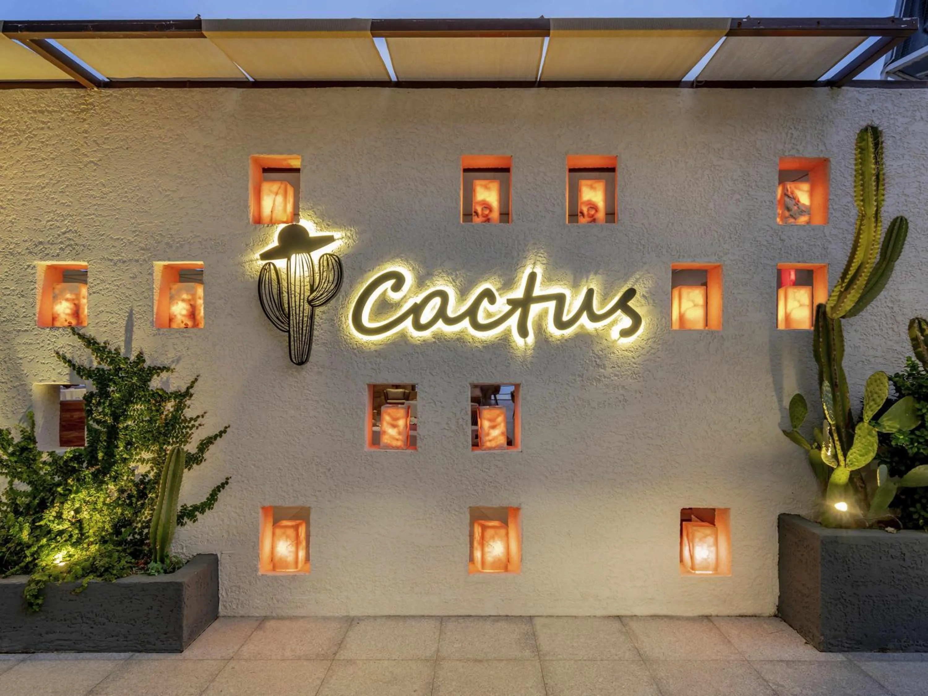 Restaurant/places to eat in Rixos Sungate - The Land of Legends Access