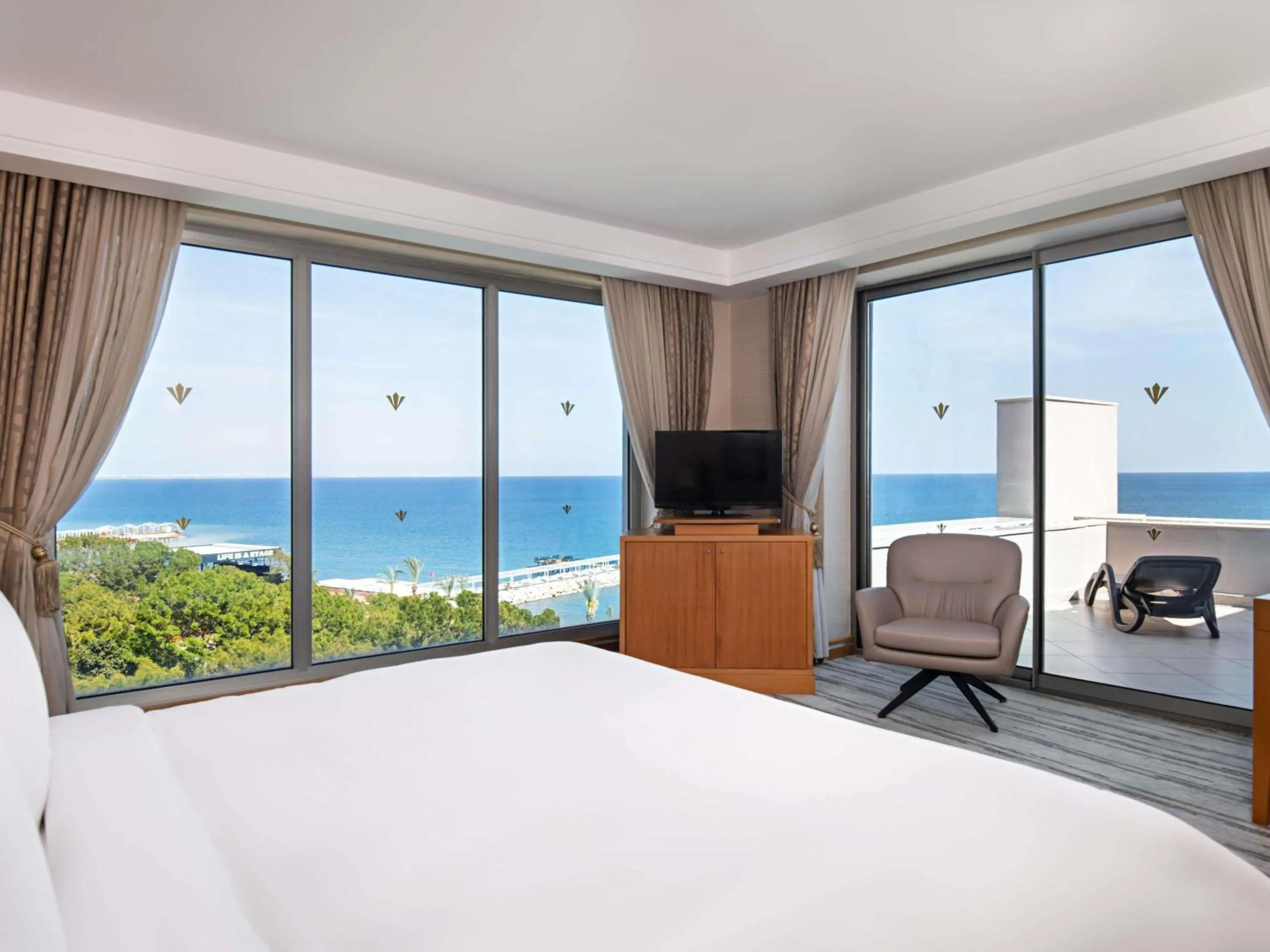 Bedroom, Bed in Rixos Sungate - The Land of Legends Access