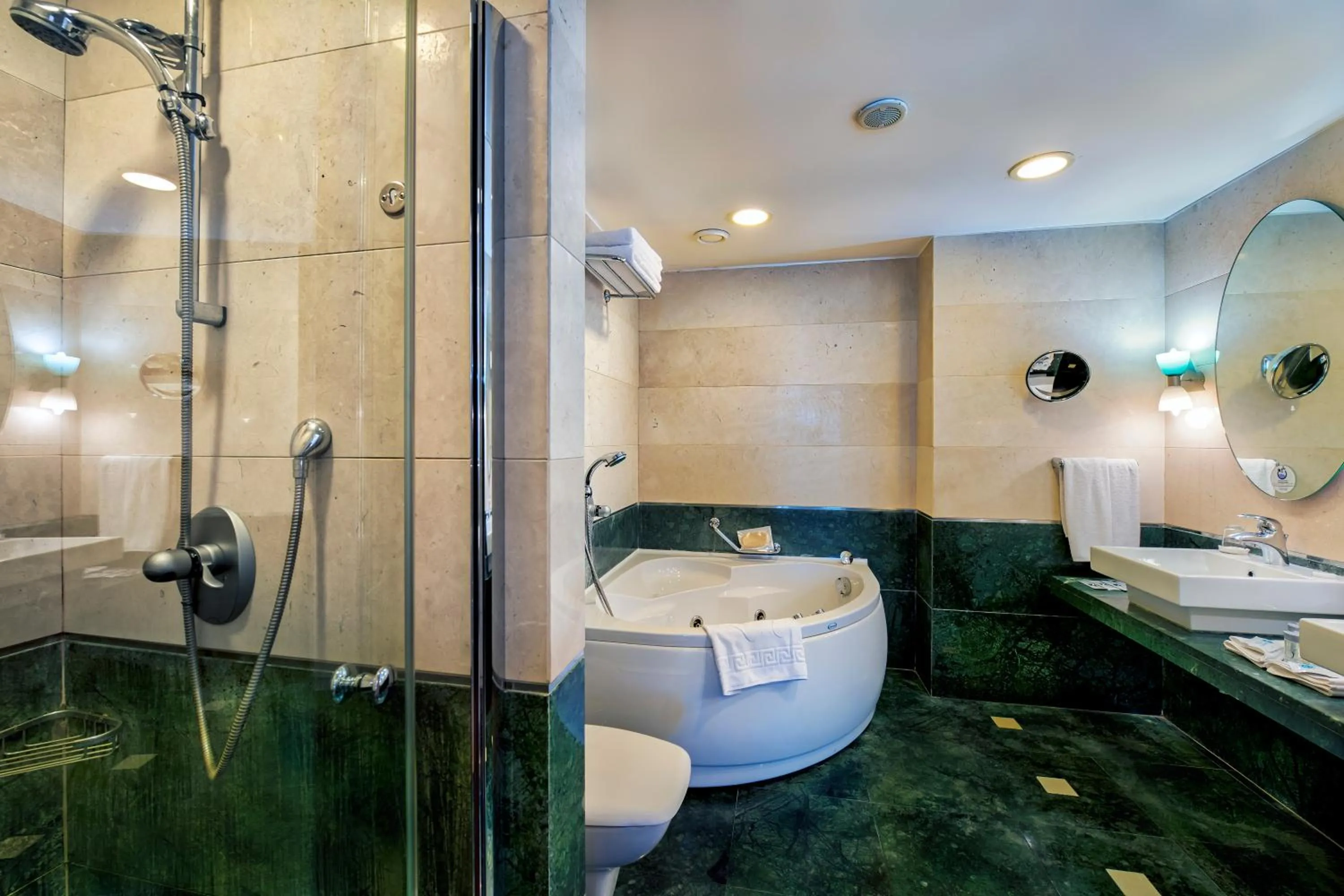 Shower in Grand Hotel Konya