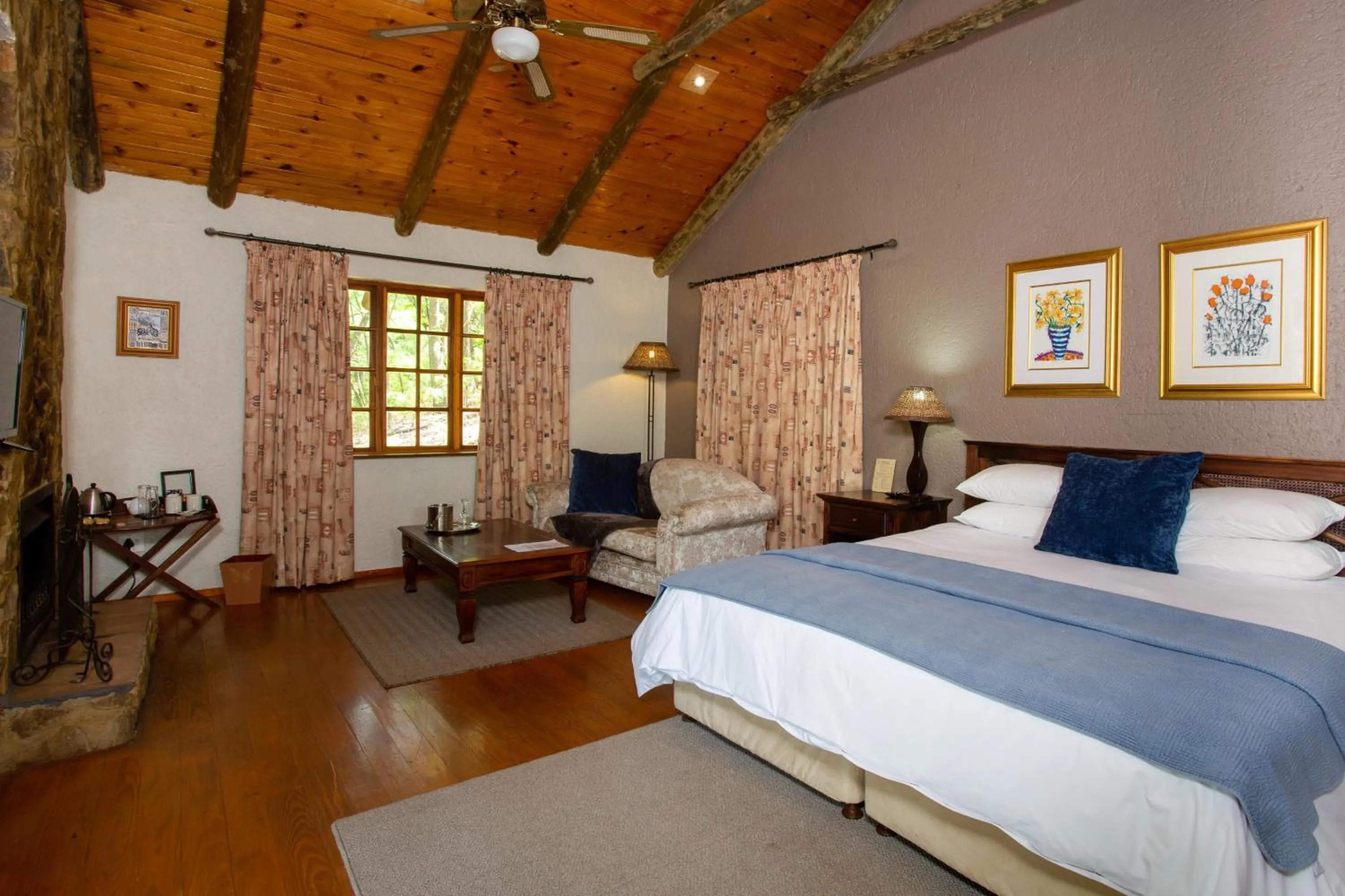 Photo of the whole room in Whispering Pines Country Estate