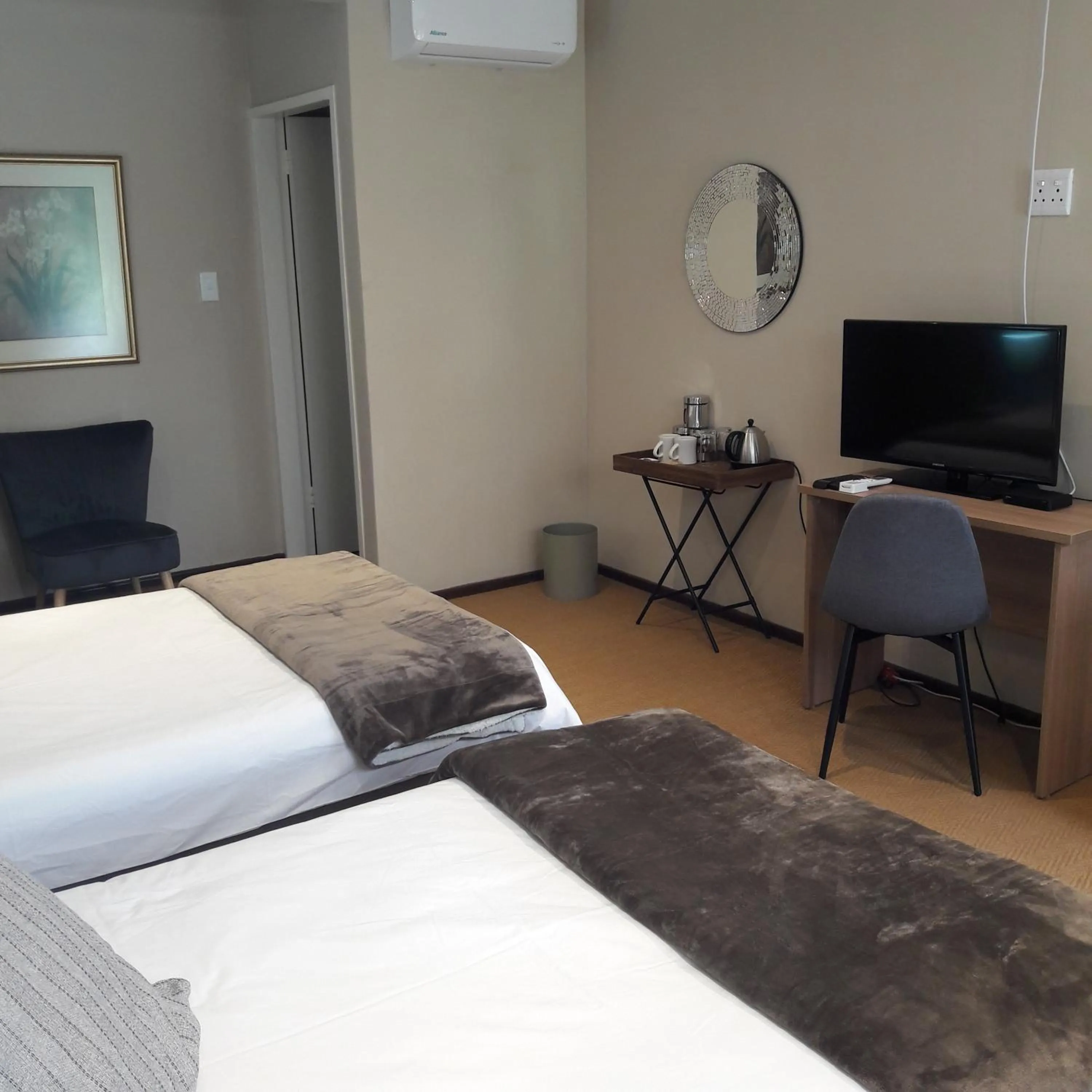 Photo of the whole room in Whispering Pines Country Estate