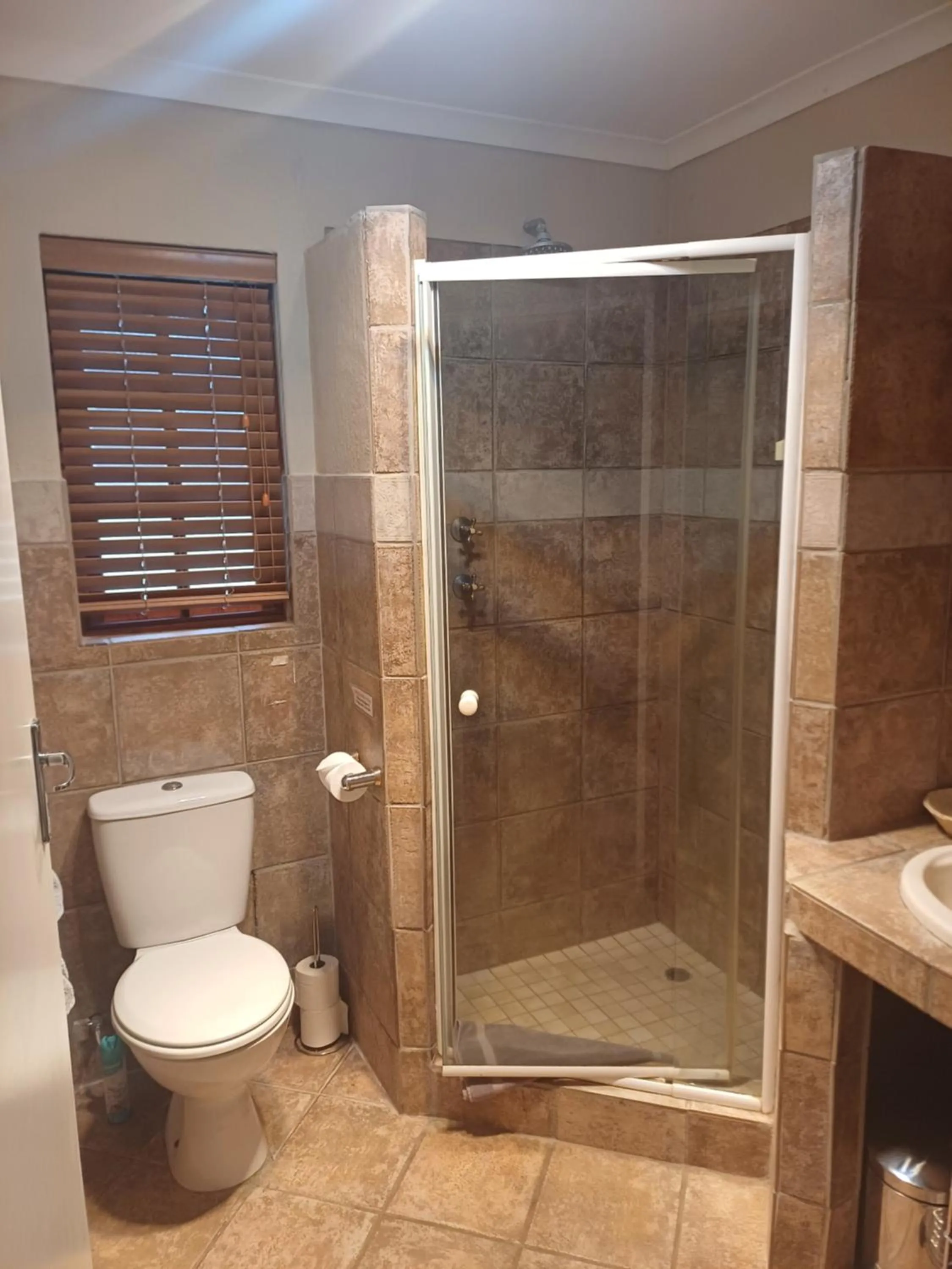 Shower in Whispering Pines Country Estate