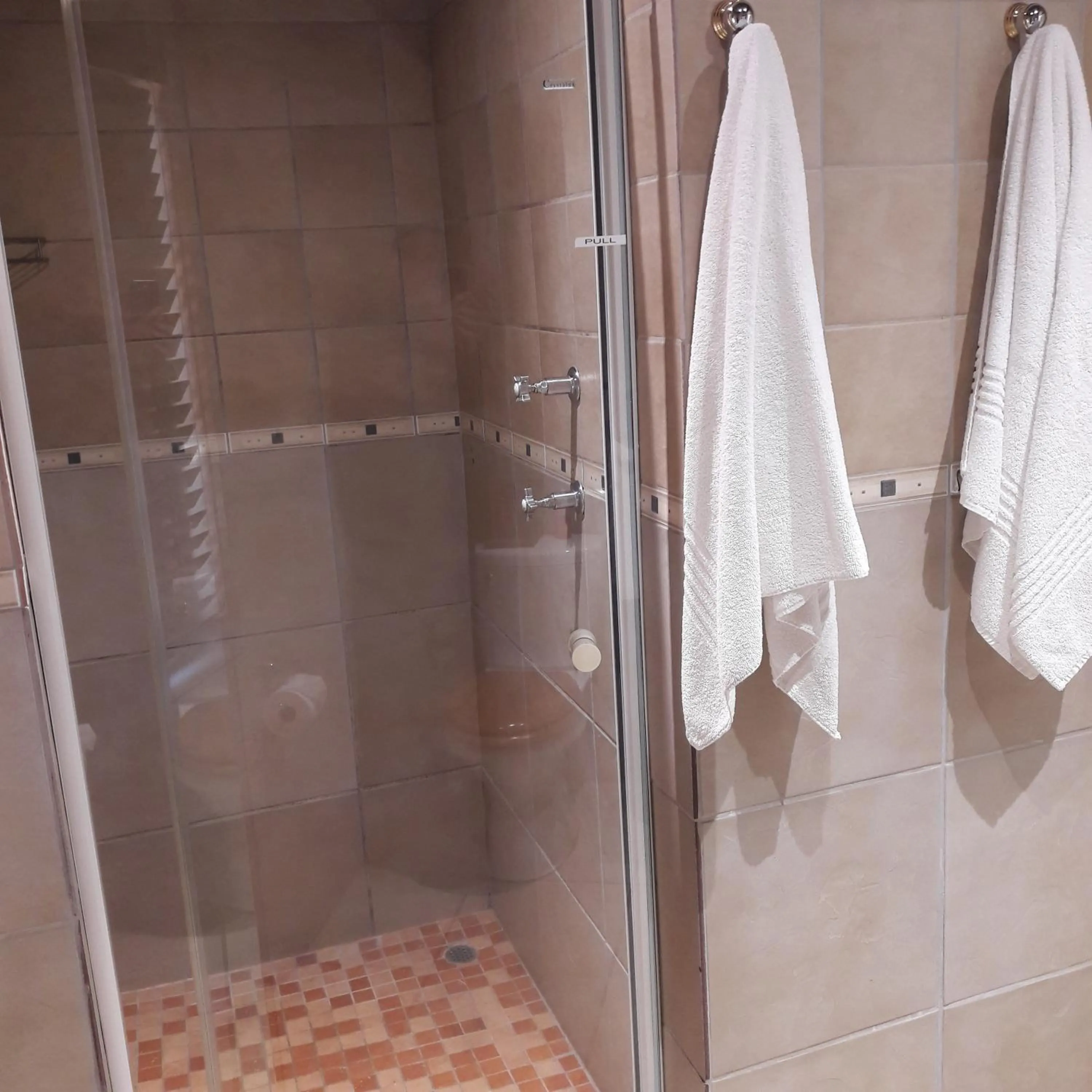 Shower in Whispering Pines Country Estate