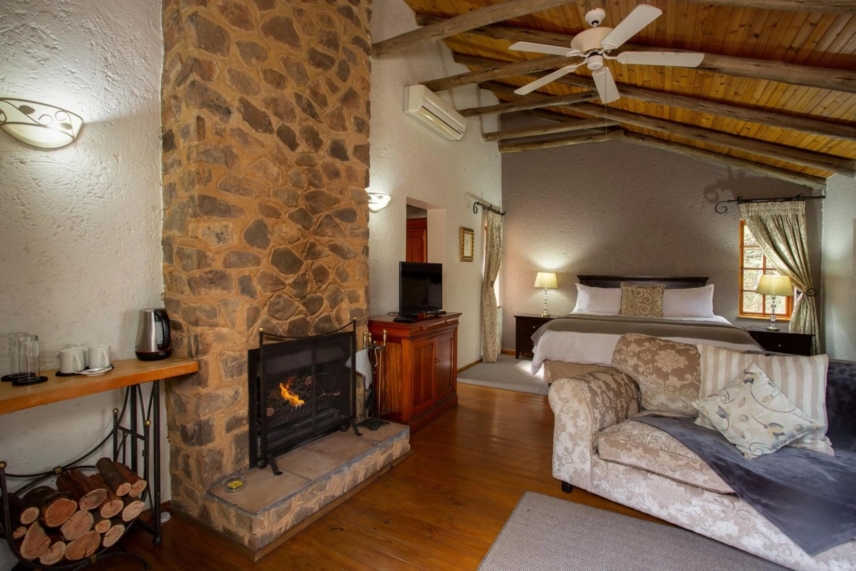 Living room in Whispering Pines Country Estate