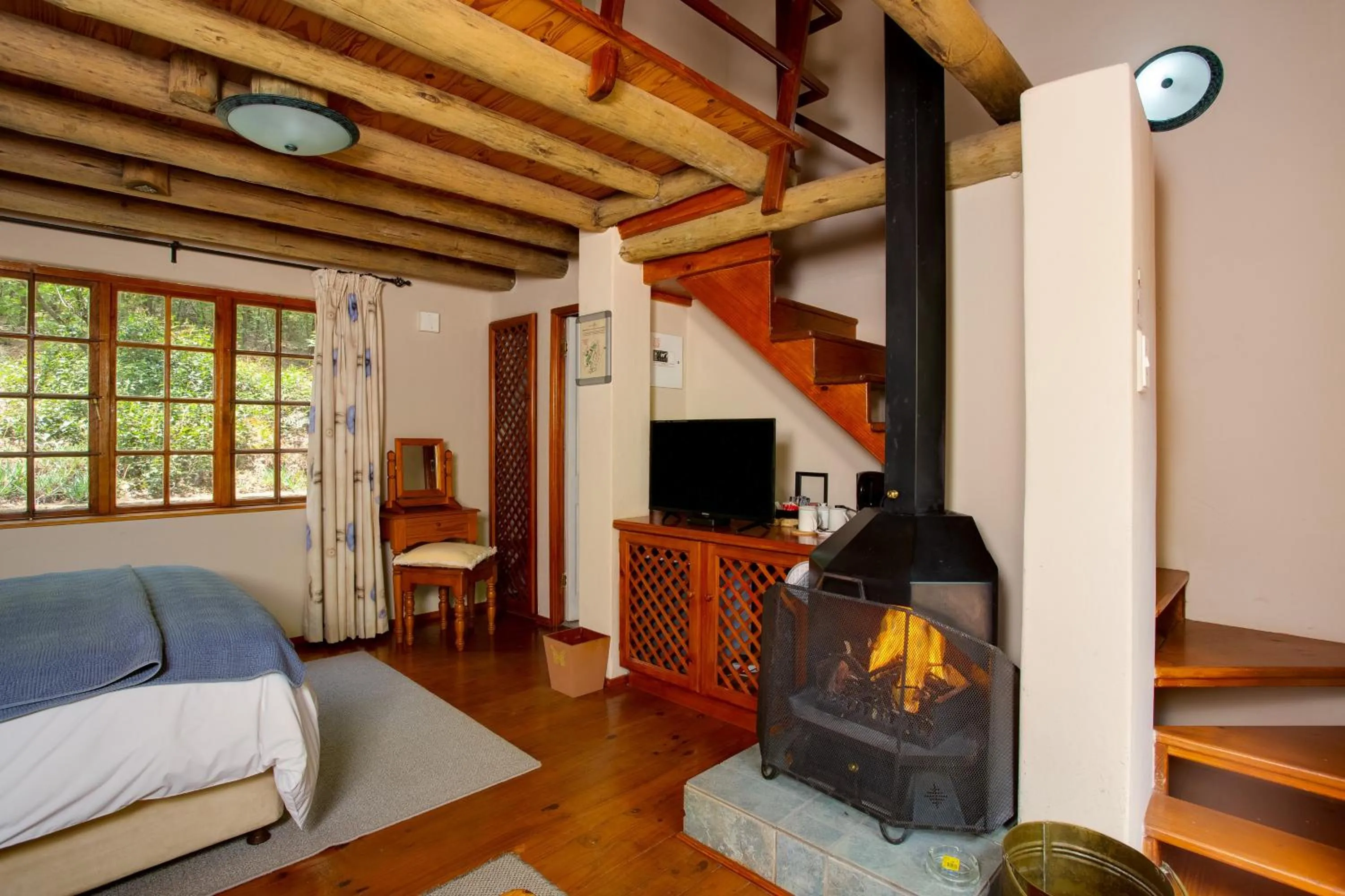 Photo of the whole room in Whispering Pines Country Estate
