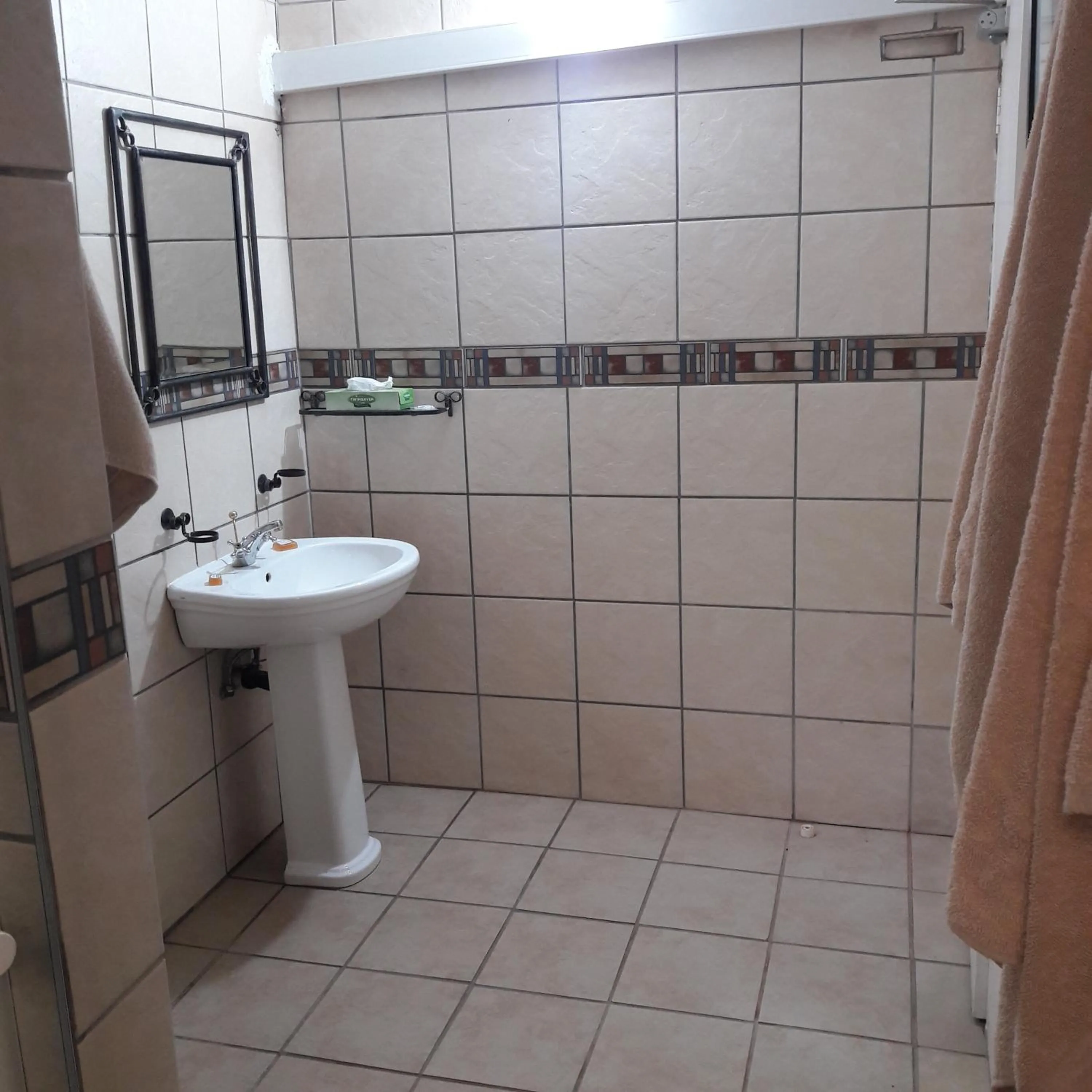 Shower in Whispering Pines Country Estate