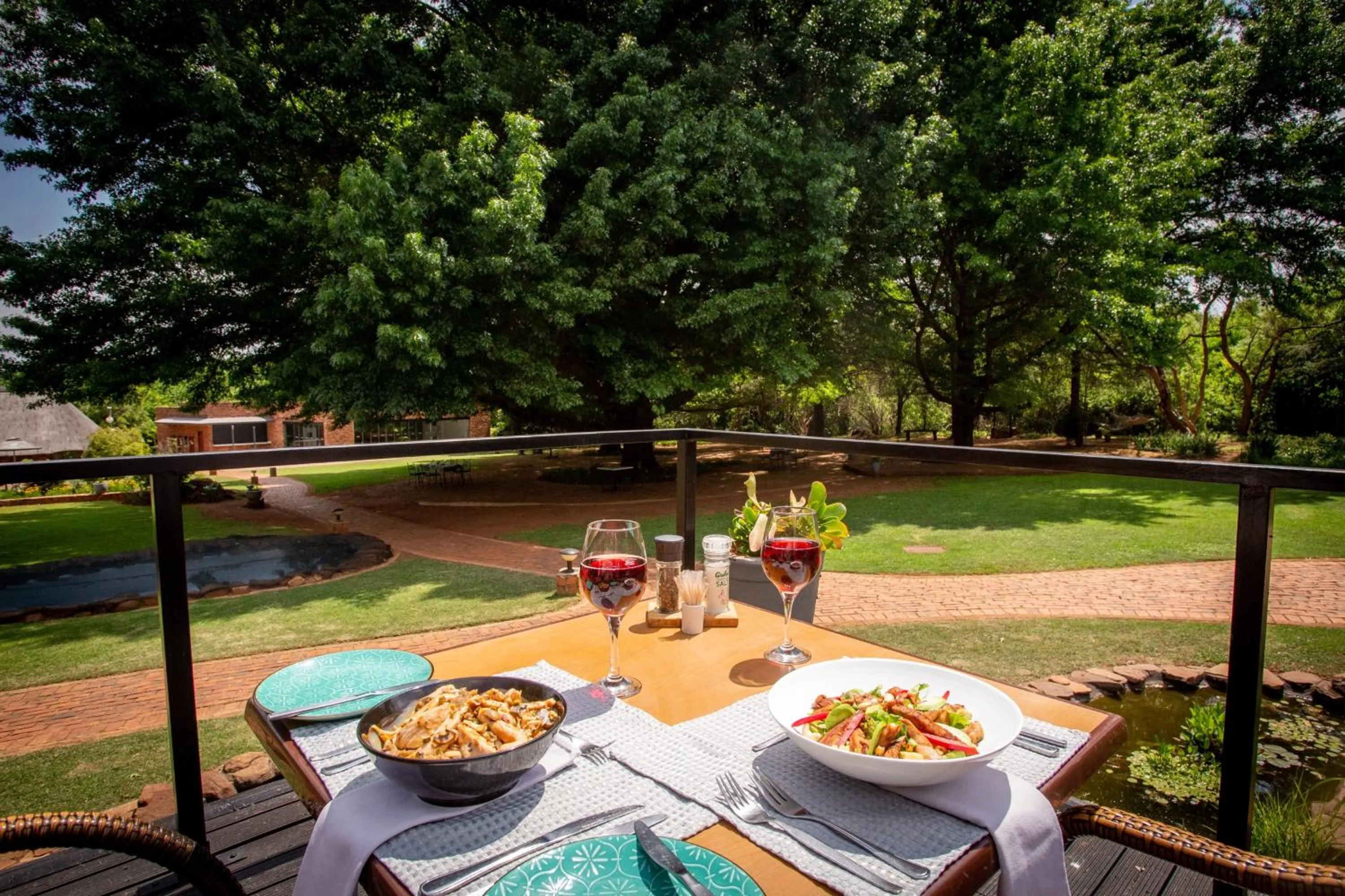 Restaurant/places to eat in Whispering Pines Country Estate