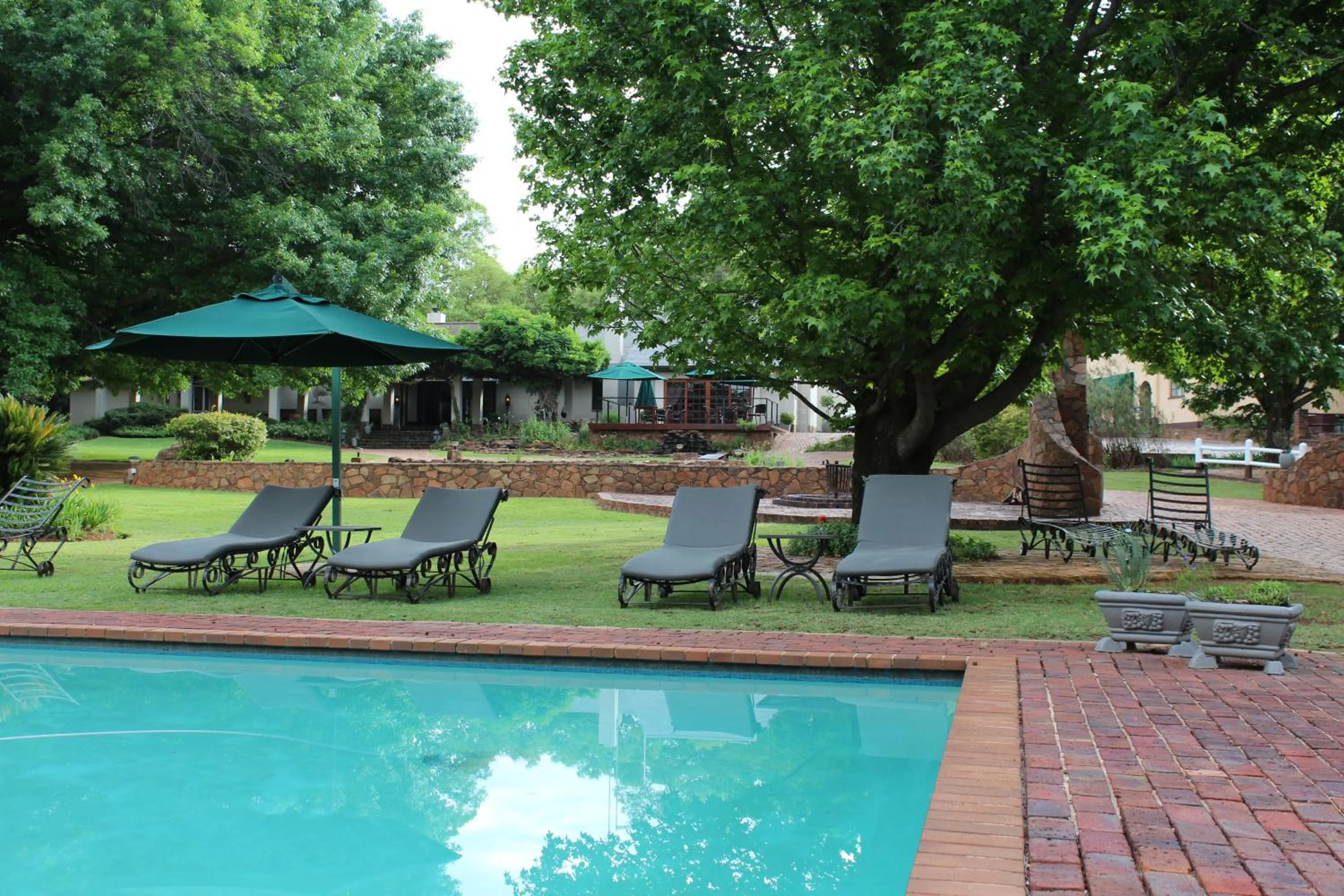 Swimming pool in Whispering Pines Country Estate