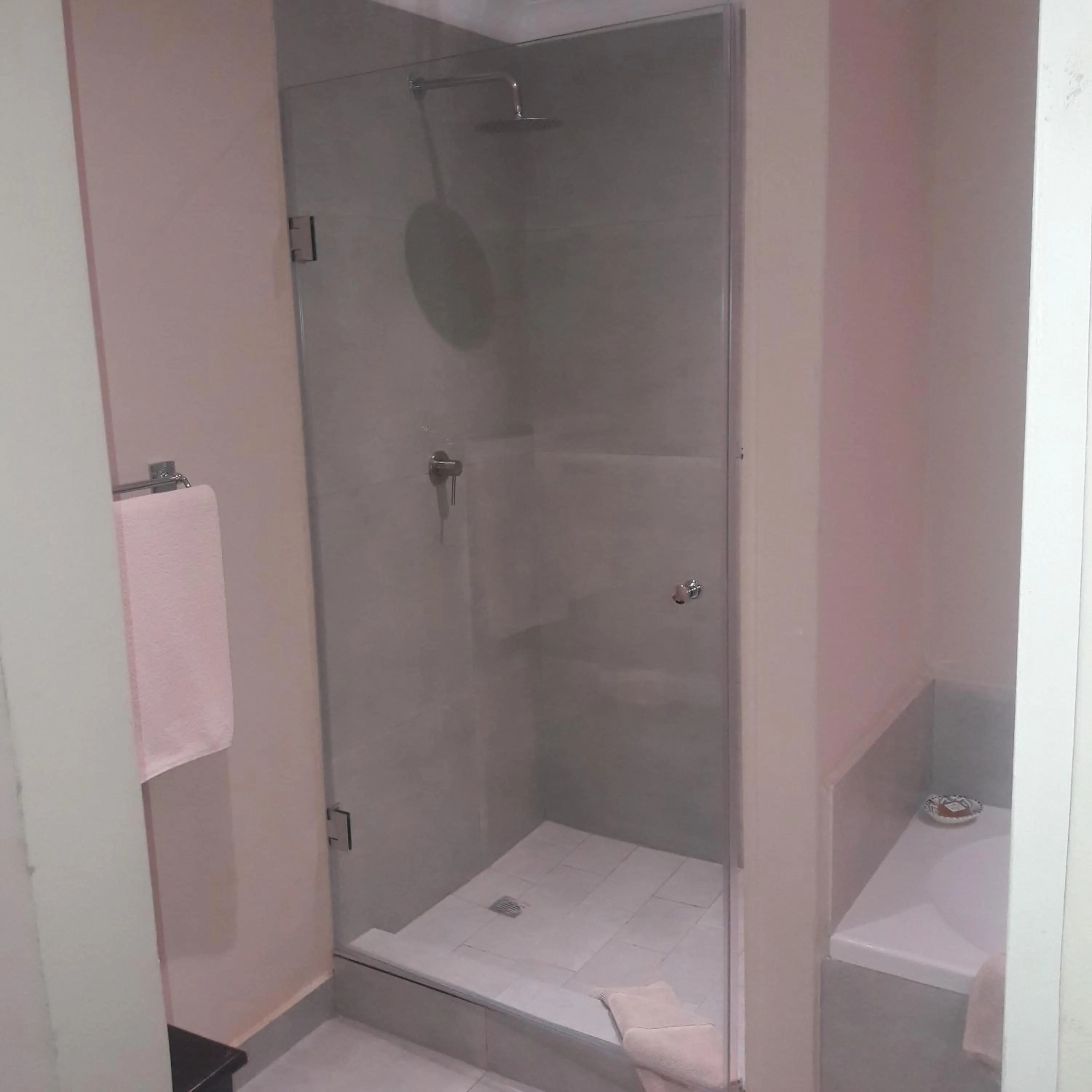 Shower in Whispering Pines Country Estate