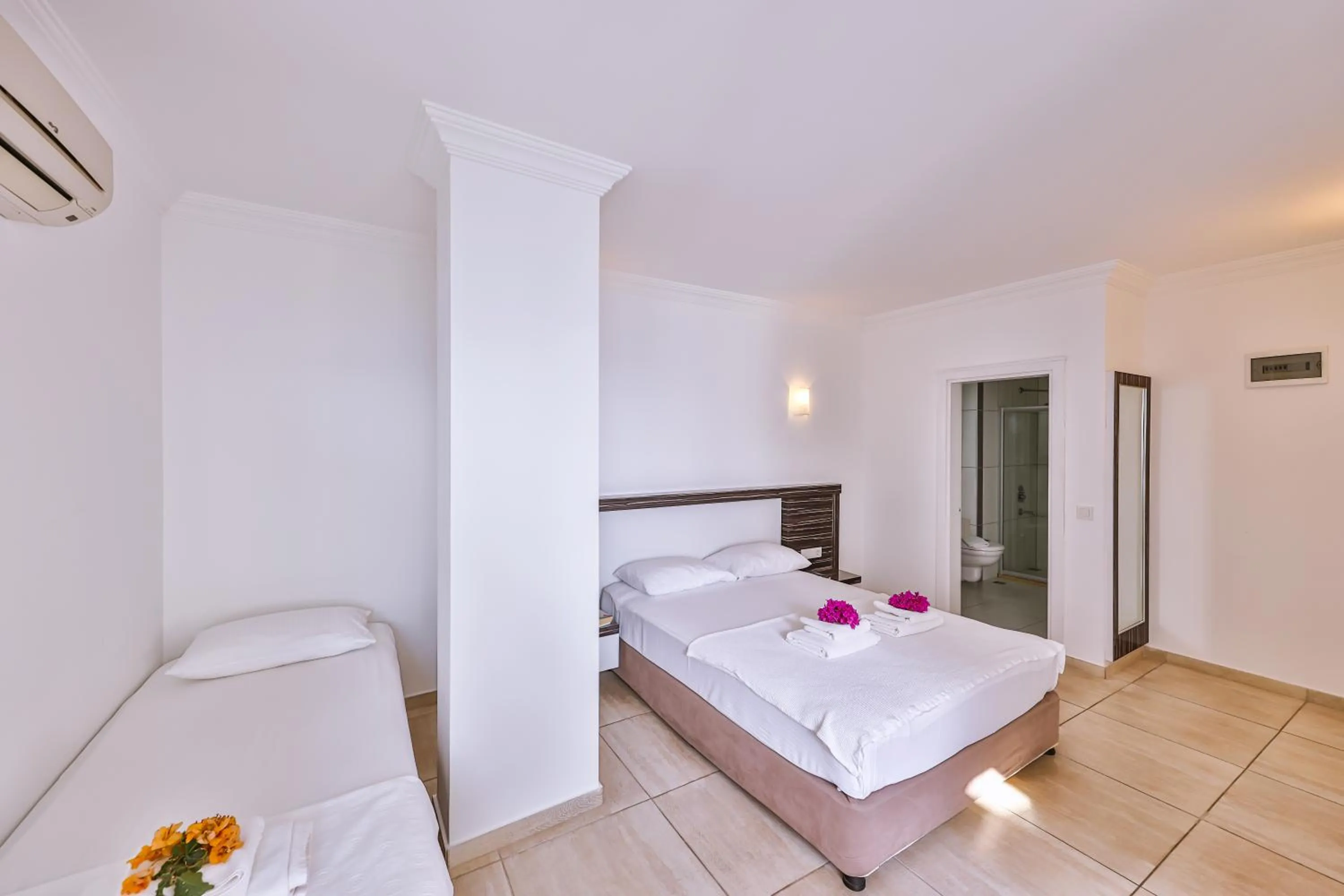 Photo of the whole room in Belinda Hotel