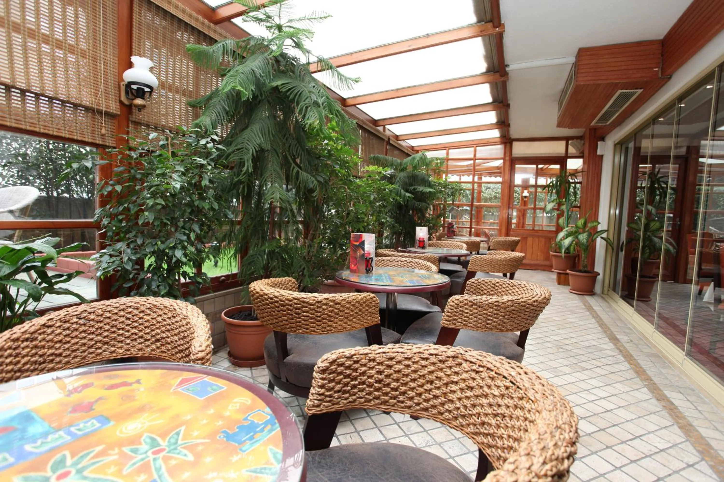 Restaurant/places to eat in Güneş Hotel Merter