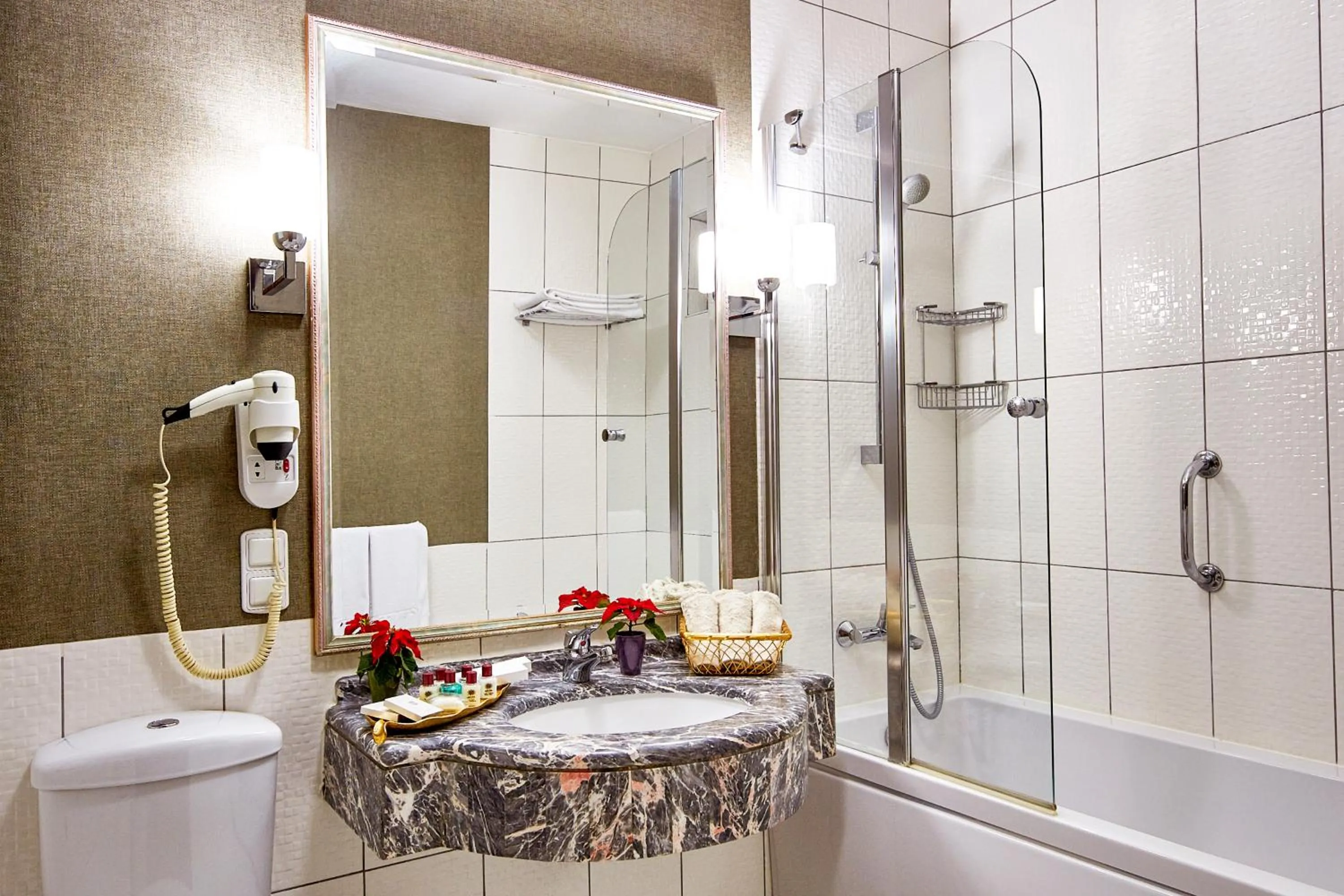 Shower in Güneş Hotel Merter