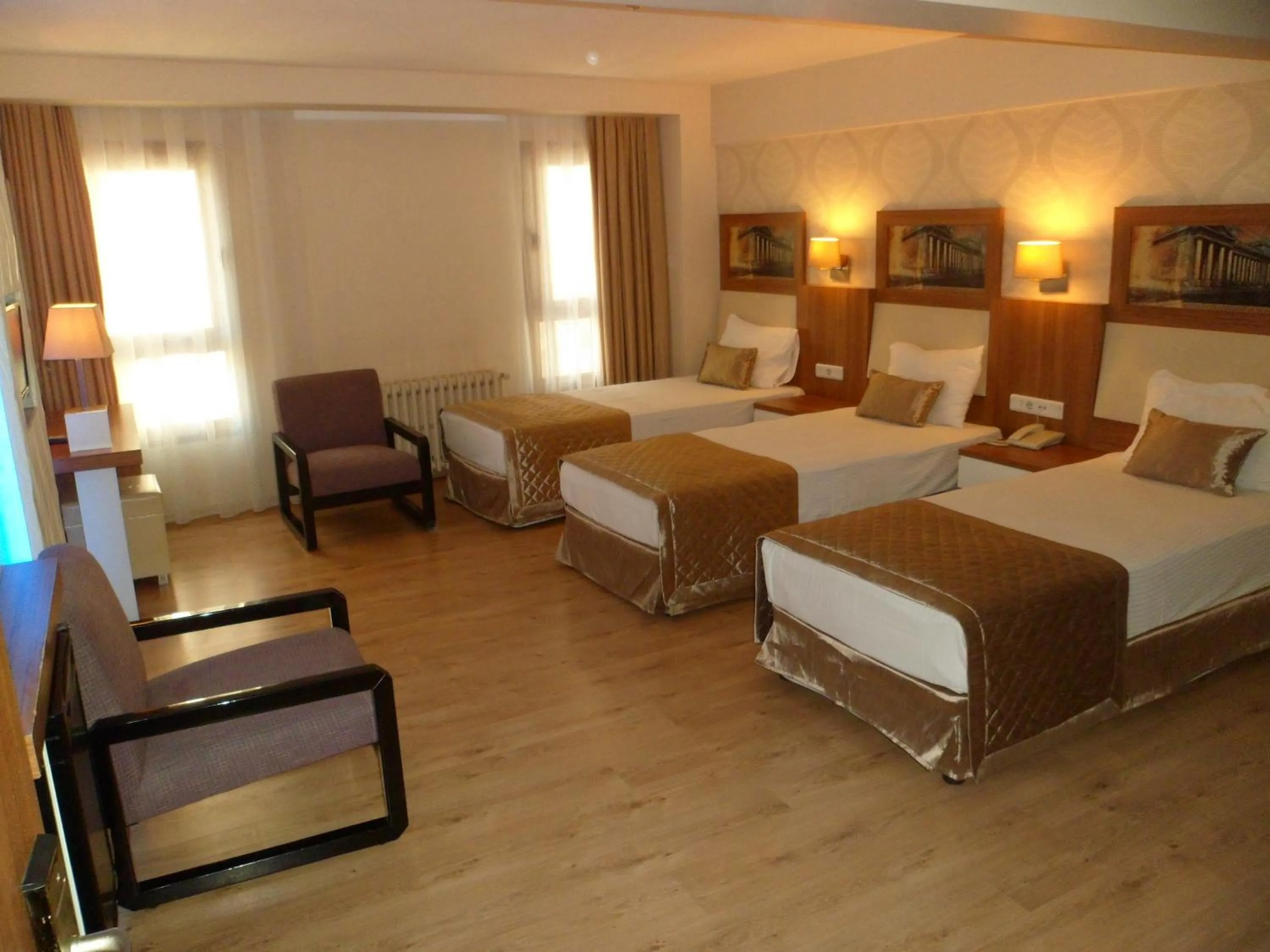 Photo of the whole room, Bed in Hotel Baylan İzmir