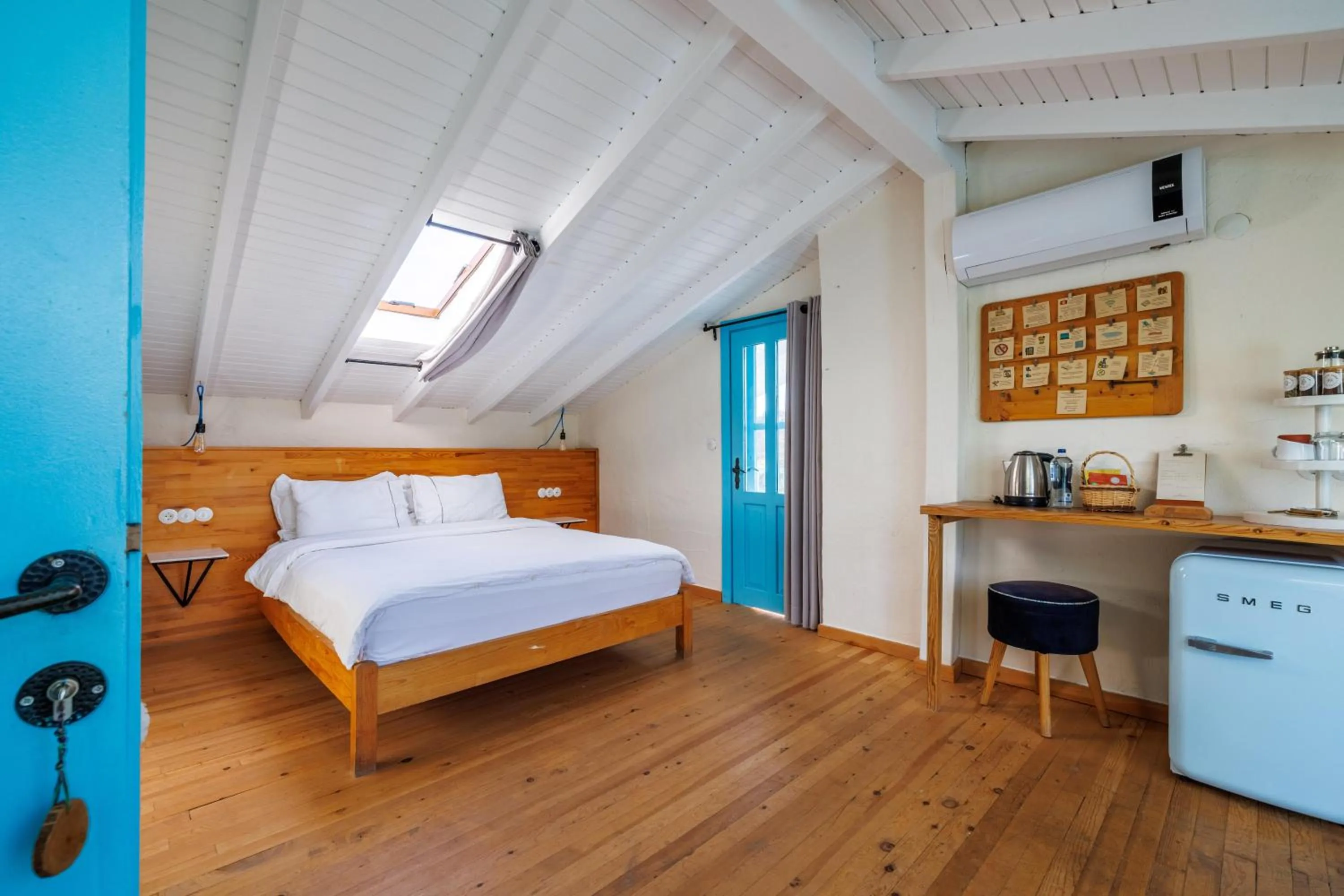 Photo of the whole room, Bed in Yonca Lodge