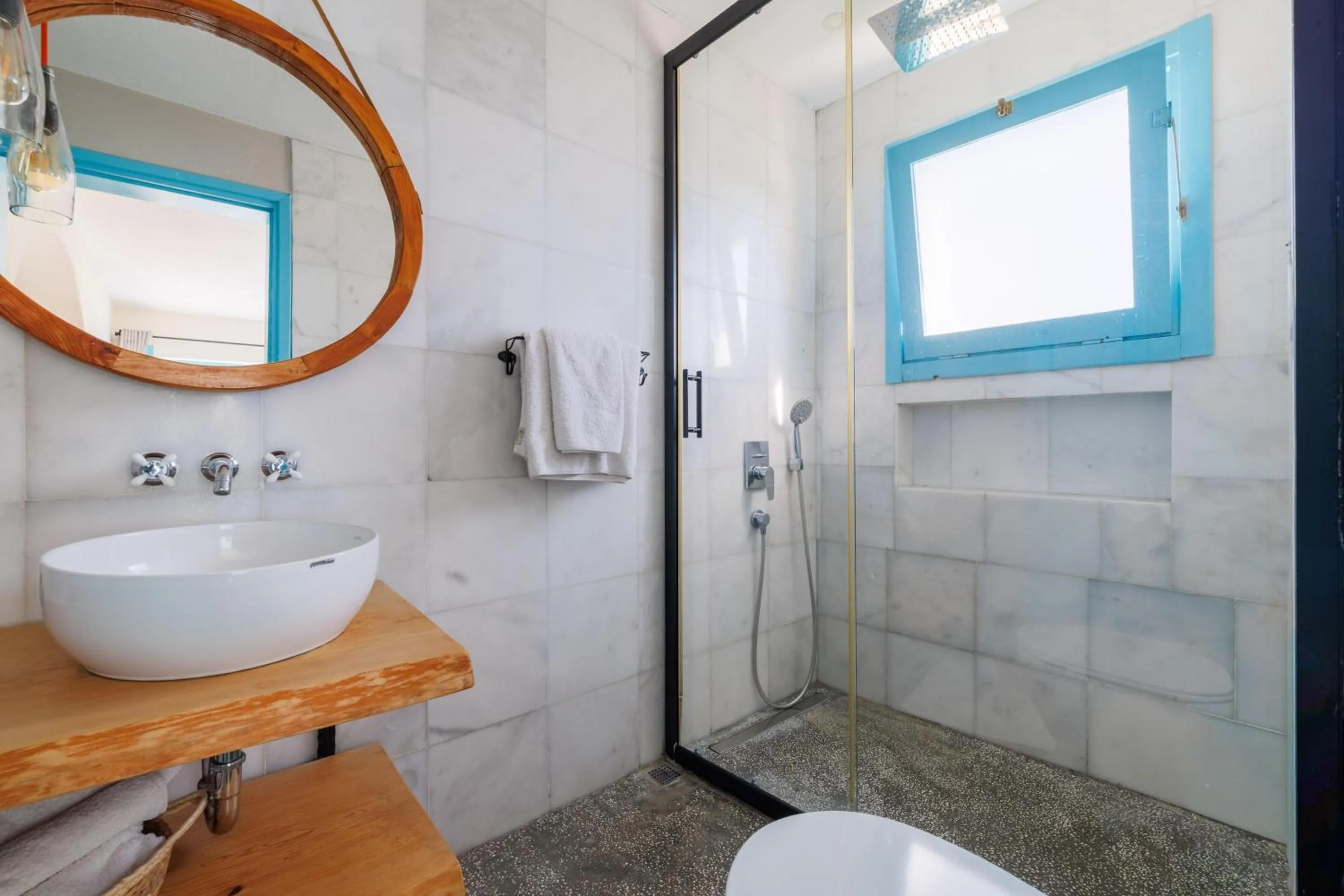 Bathroom in Yonca Lodge