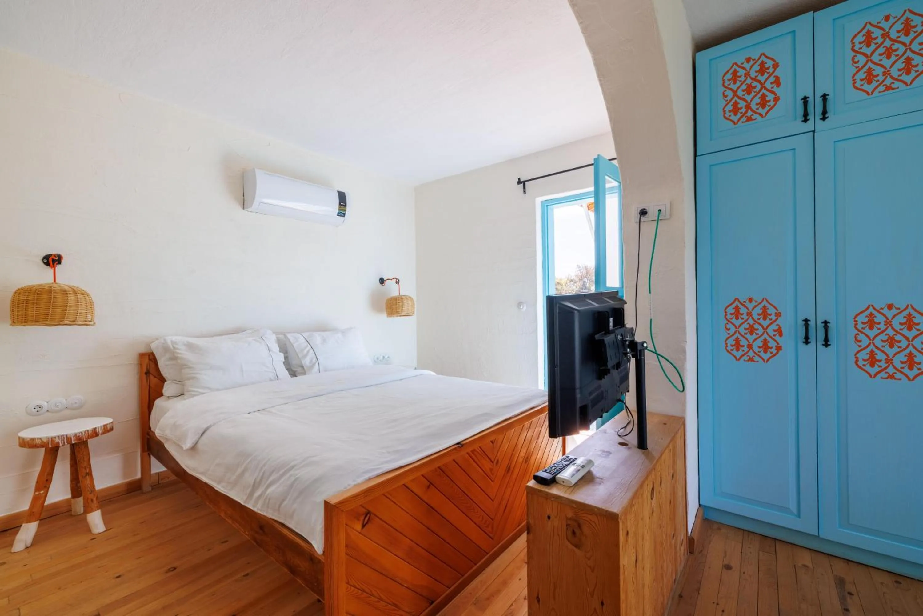 Photo of the whole room, Bed in Yonca Lodge