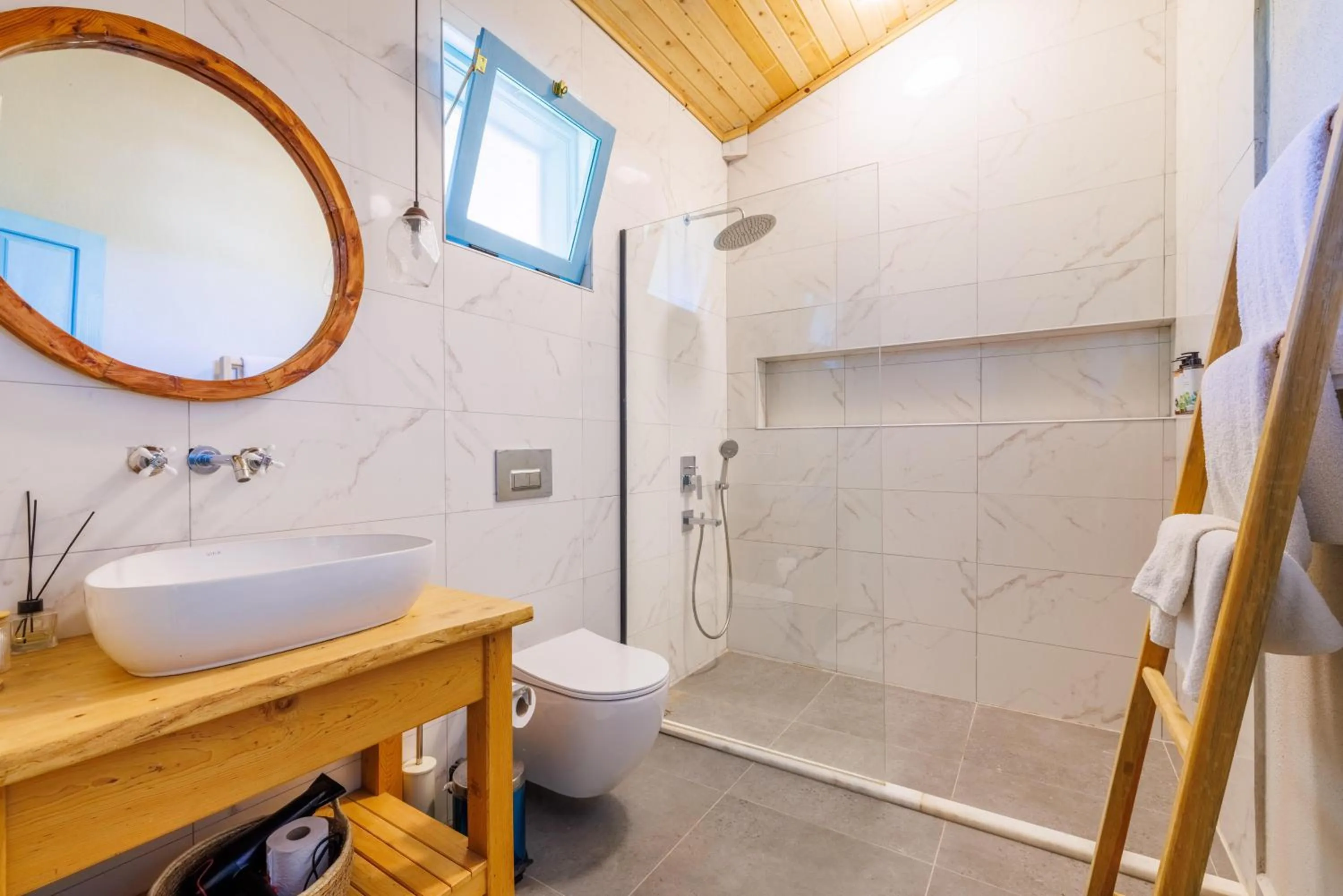 Bathroom in Yonca Lodge