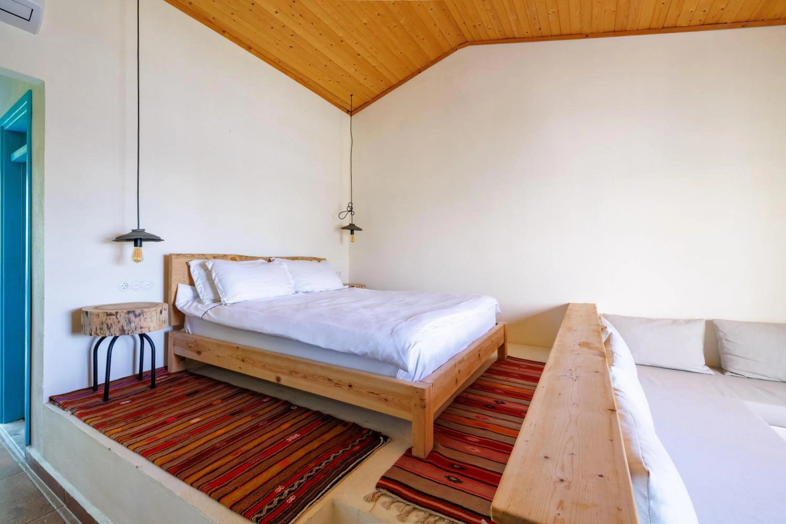 Photo of the whole room, Bed in Yonca Lodge